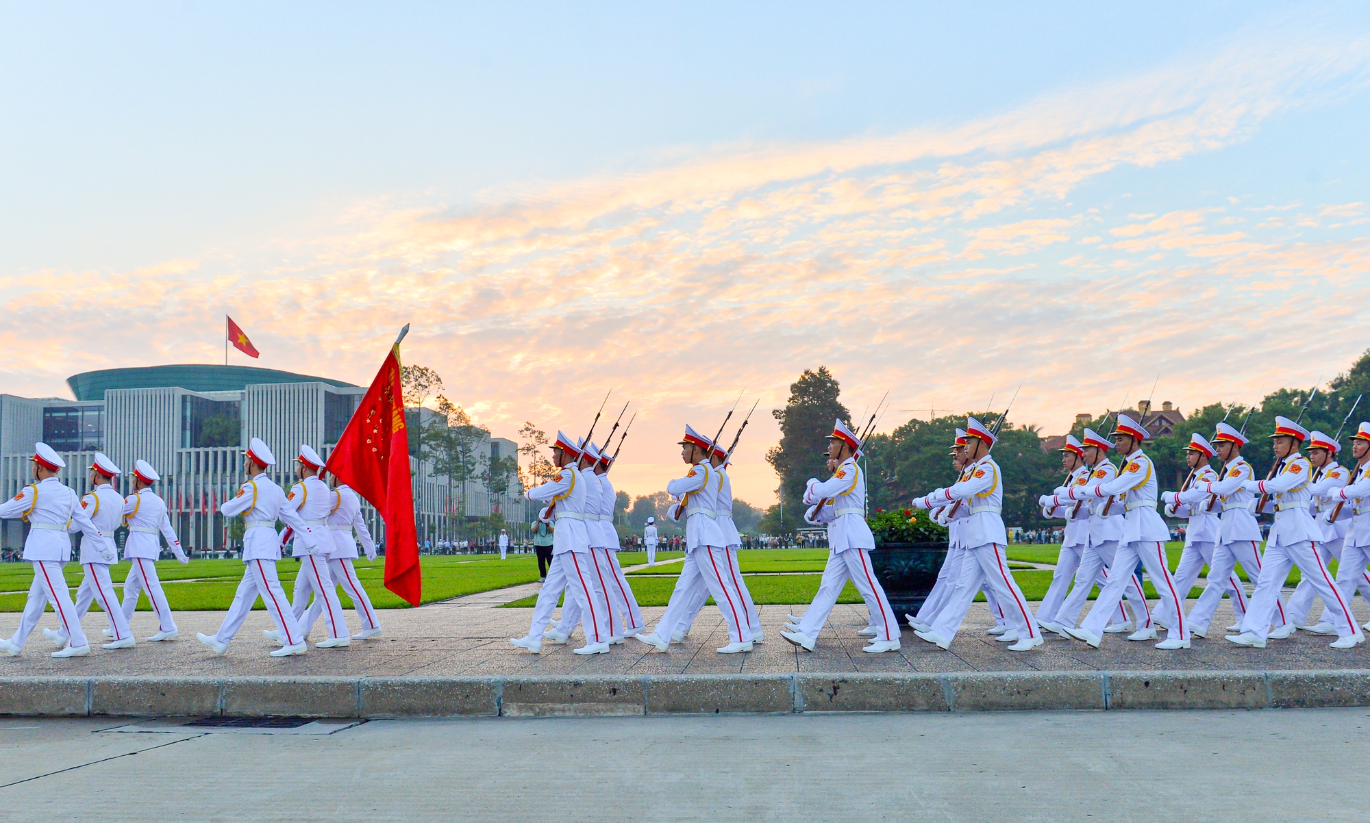 Lễ thượng cờ mừng Quốc khánh 2.9 ở Lăng Chủ tịch Hồ Chí Minh - Ảnh 3.