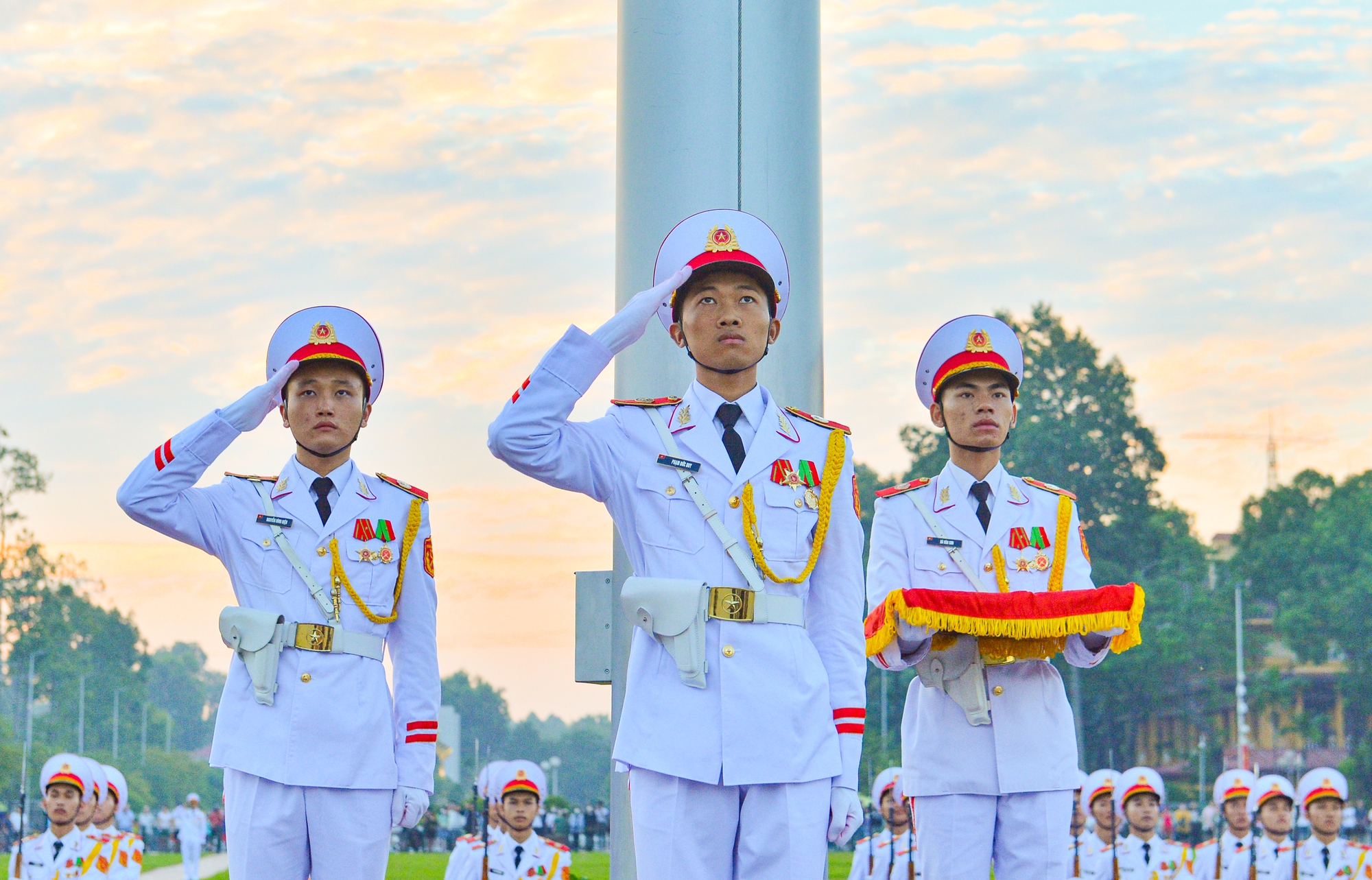Lễ thượng cờ mừng Quốc khánh 2.9 ở Lăng Chủ tịch Hồ Chí Minh - Ảnh 8.