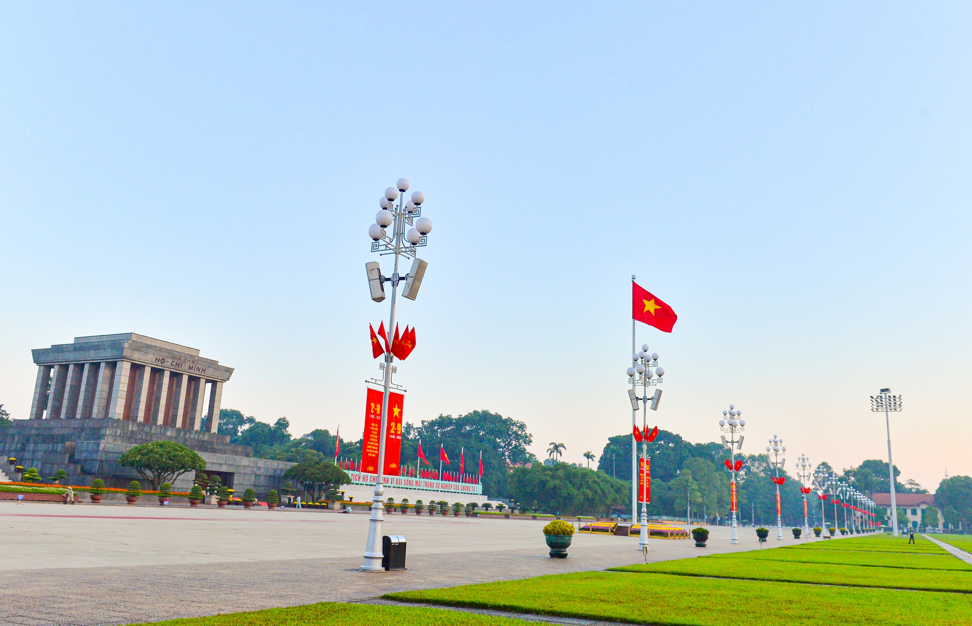 Lễ thượng cờ mừng Quốc khánh 2.9 ở Lăng Chủ tịch Hồ Chí Minh - Ảnh 13.