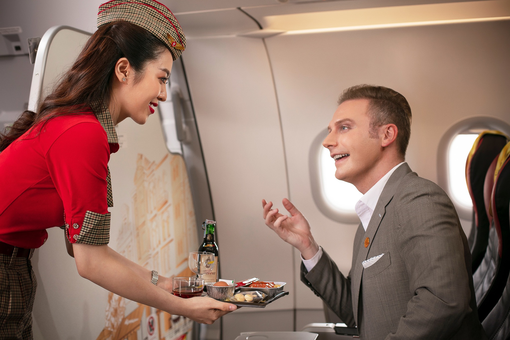 ក្លាយជាអ្នកខិតប័ណ្ណដ៏ឆ្លាតវៃជាមួយនឹងគន្លឹះដ៏មានប្រយោជន៍ ៩ យ៉ាងពី Vietjet - រូបថត ៦. Hãy trở thành khách bay thông thái với 9 bí kíp hữu ích từ Vietjet - Ảnh 6.