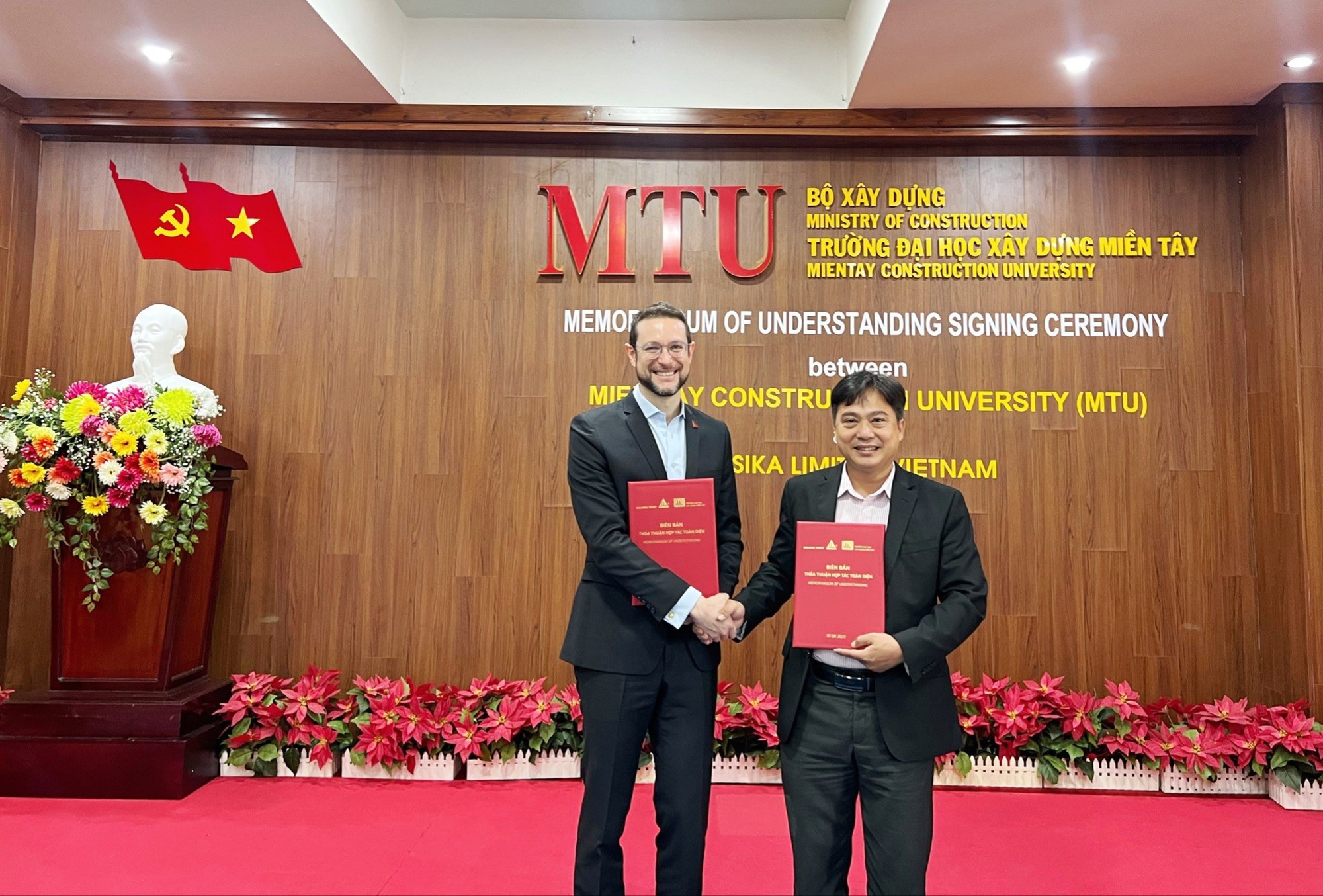 Cooperación estratégica de Sika Vietnam para mejorar la calidad de los recursos humanos en la industria de la construcción - Foto 3. Sika Việt Nam hợp tác chiến lược nhằm nâng cao chất lượng nhân sự ngành xây dựng - Ảnh 3.