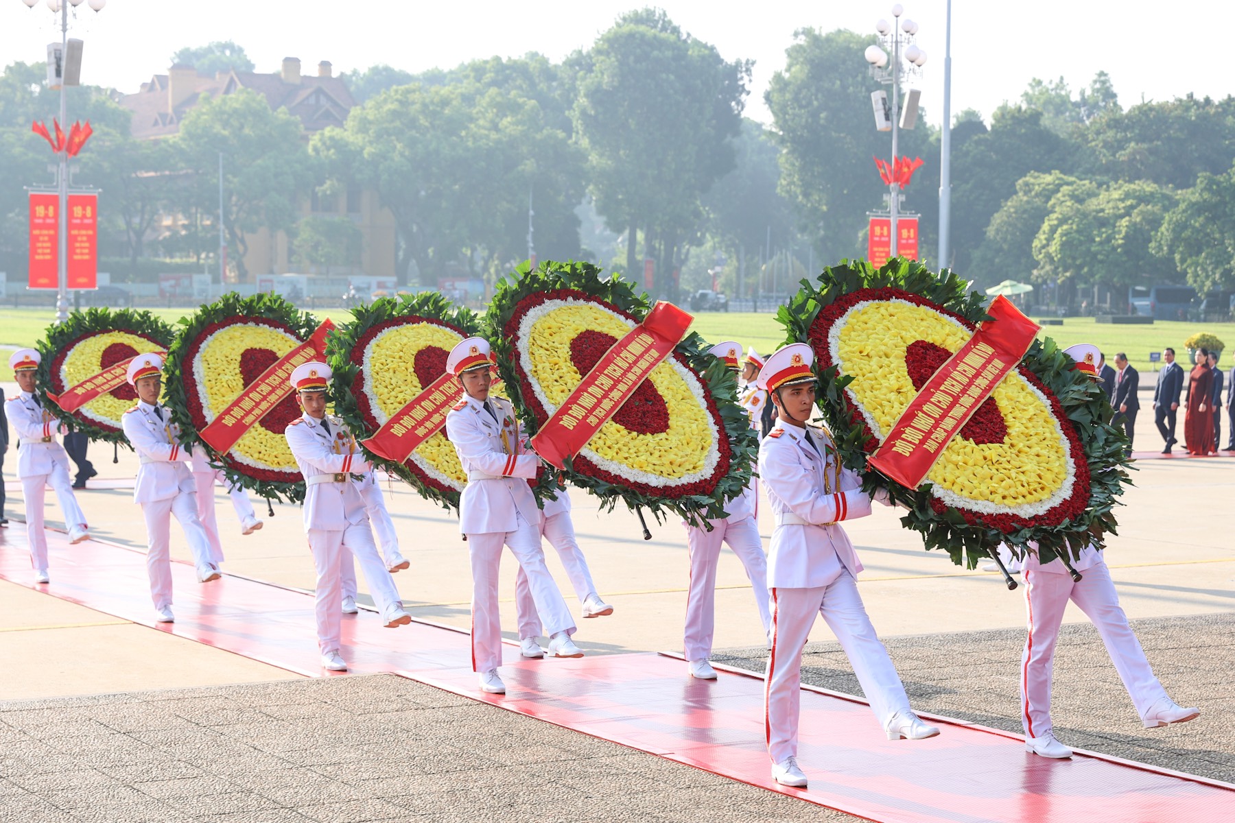Lãnh đạo Đảng, Nhà nước vào lăng viếng Chủ tịch Hồ Chí Minh nhân Quốc khánh 2.9 - Ảnh 2.