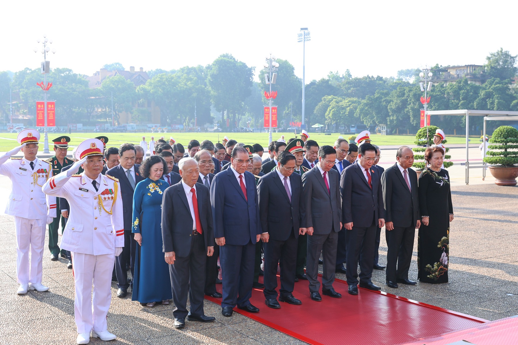 Lãnh đạo Đảng, Nhà nước vào lăng viếng Chủ tịch Hồ Chí Minh nhân Quốc khánh 2.9 - Ảnh 1.