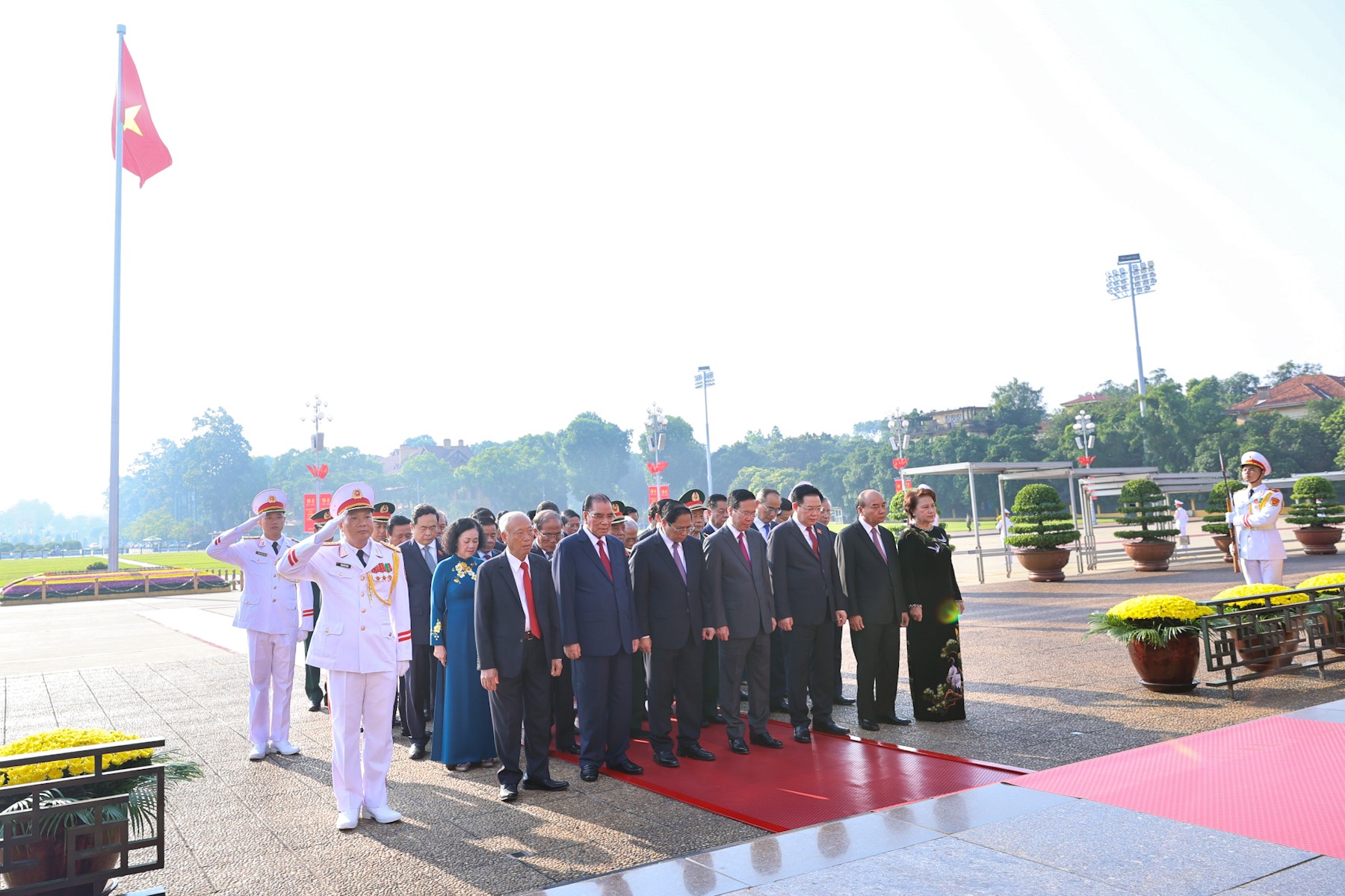 Lãnh đạo Đảng, Nhà nước vào lăng viếng Chủ tịch Hồ Chí Minh nhân Quốc khánh 2.9 - Ảnh 3.