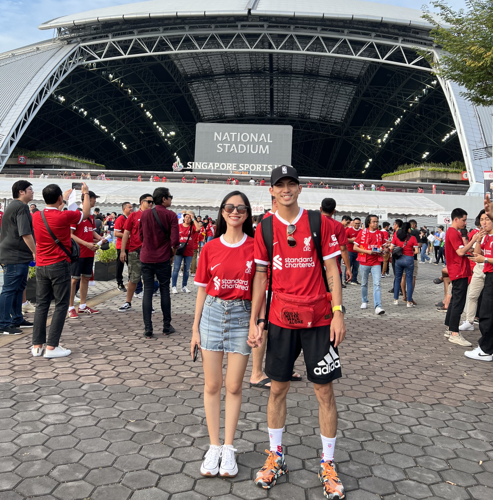 Cặp đôi Việt Nam cầu hôn giữa trận cầu Liverpool - Bayern Munich được lên báo Singapore - Ảnh 3.