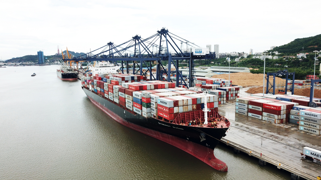 Chi phí vận chuyển Bắc - Nam 2.000 USD/container, trong khi sang Mỹ chỉ 1.000 USD