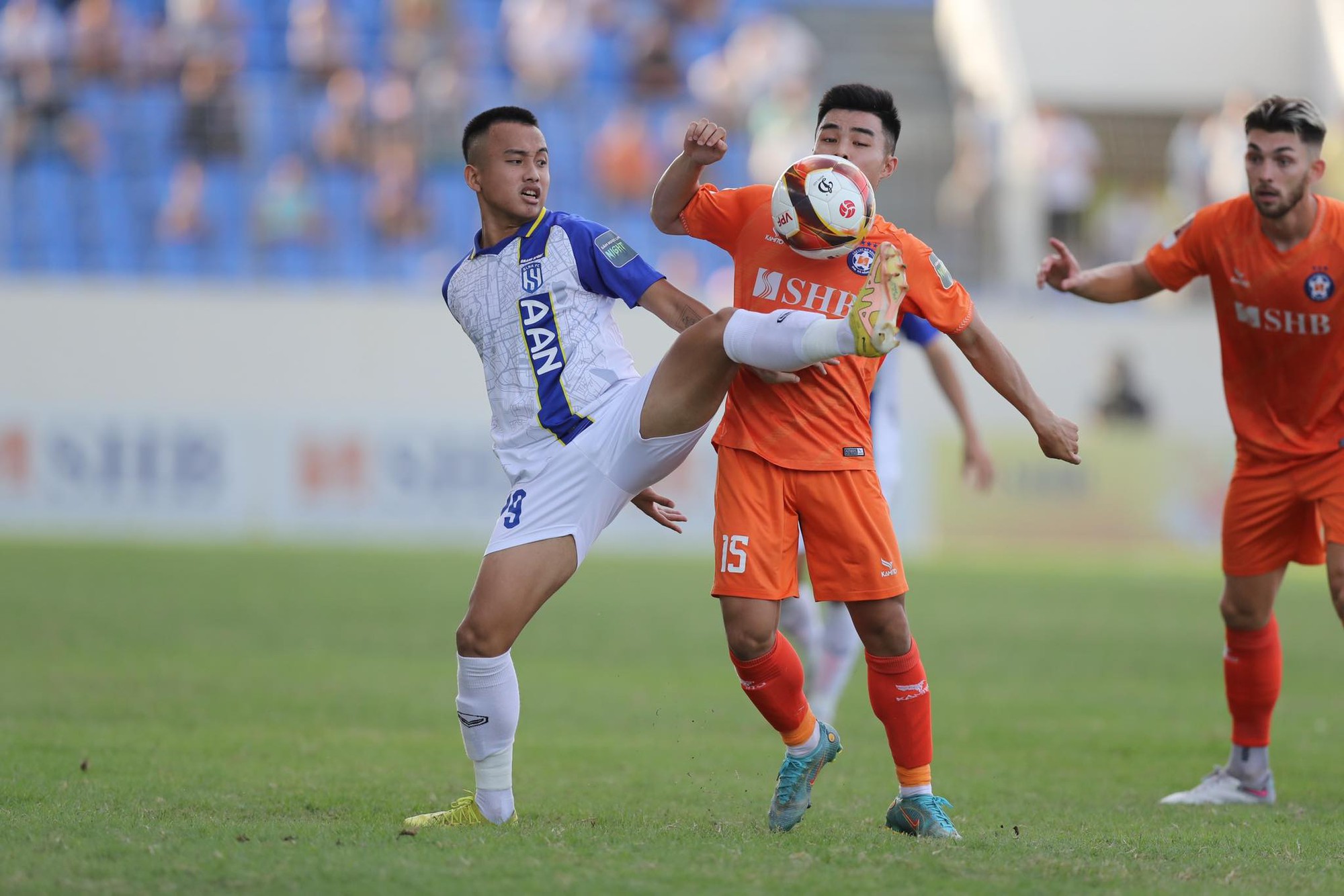 Để thua SLNA, CLB Đà Nẵng đã đứng rất gần cánh cửa rớt hạng V-League - Ảnh 1.