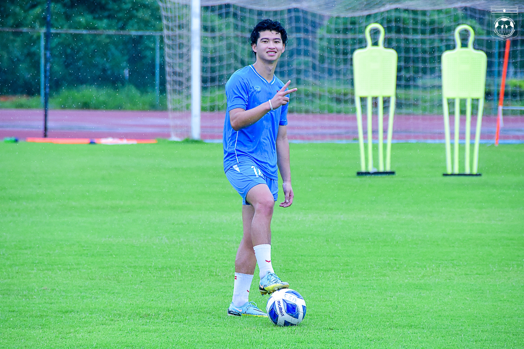 U.23 Lào triệu tập cầu thủ từ châu Âu để đấu U.23 Việt Nam - Ảnh 1.
