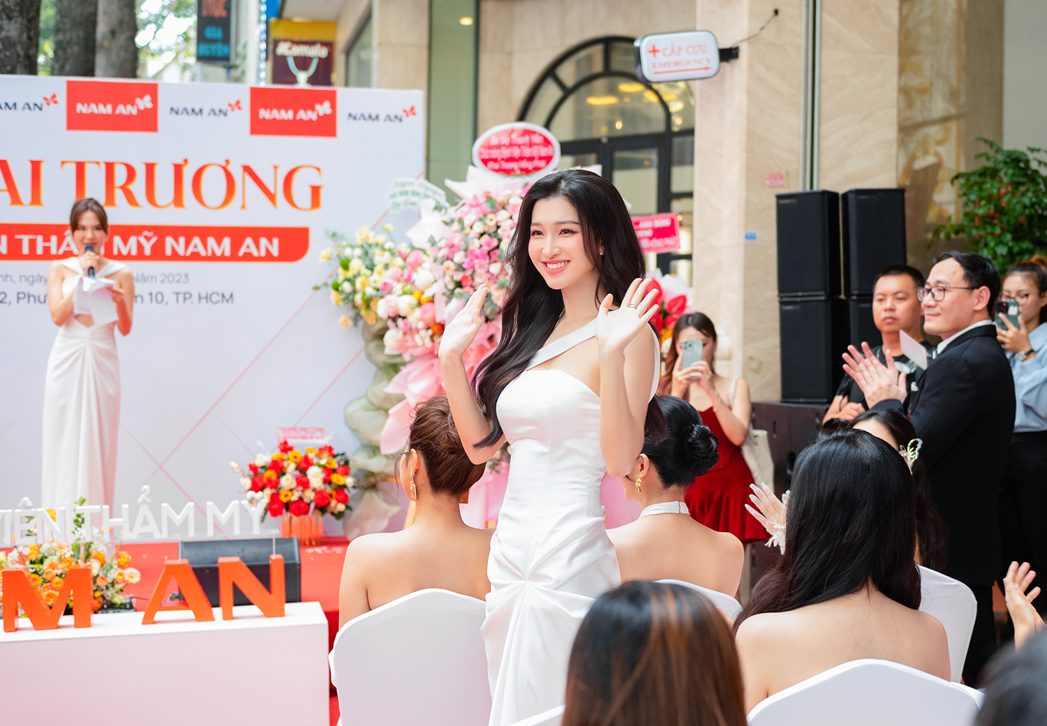 Hoa hậu Mai Phương đắt show làm MC trước thềm Miss World 2023 - Ảnh 6.