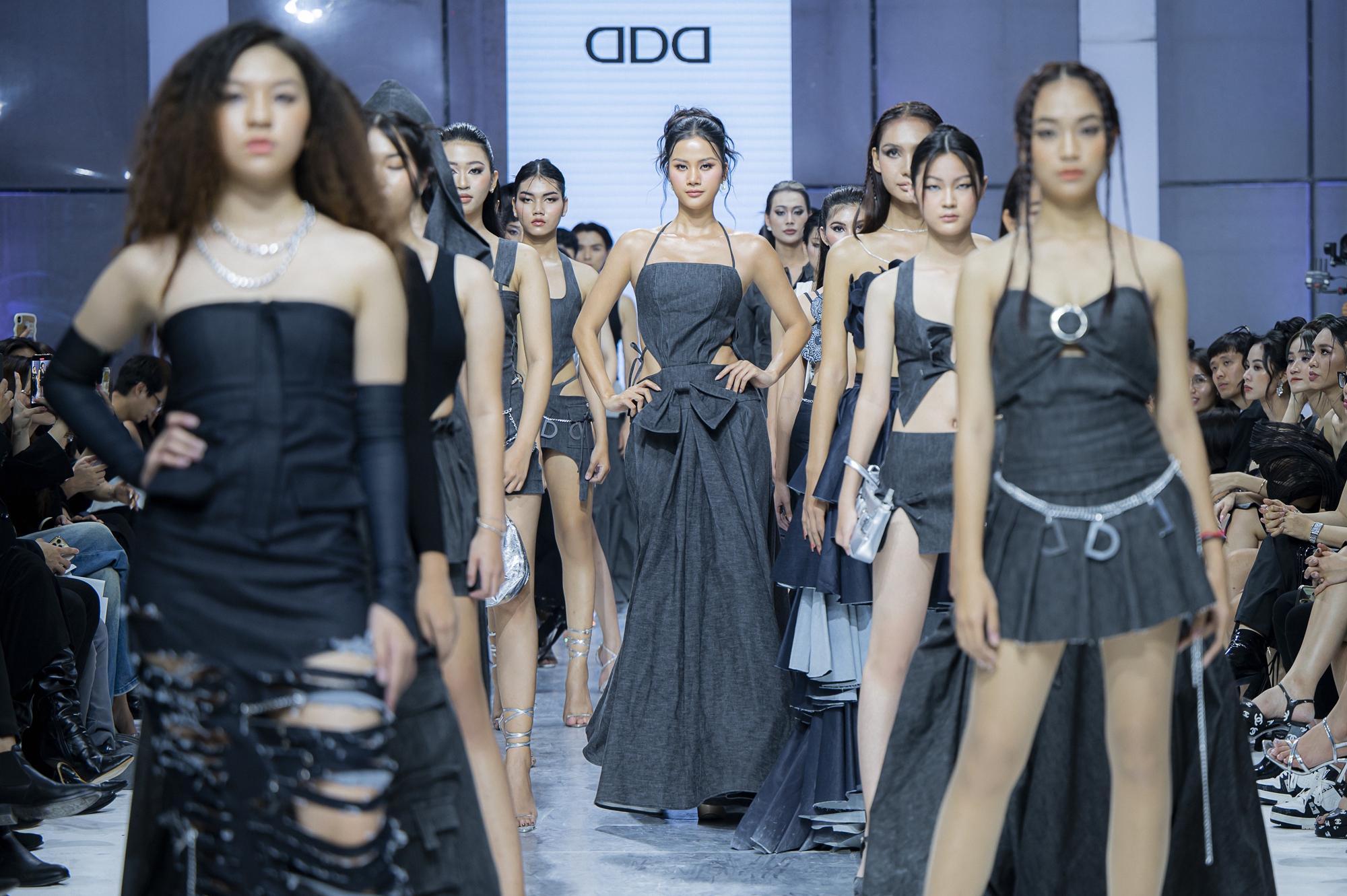 Á hậu Thảo Nhi Lê trở lại sàn diễn sau ồn ào phát ngôn - Ảnh 3. Á hậu Thảo Nhi Lê trở lại sàn diễn sau ồn ào phát ngôn - Ảnh 3.