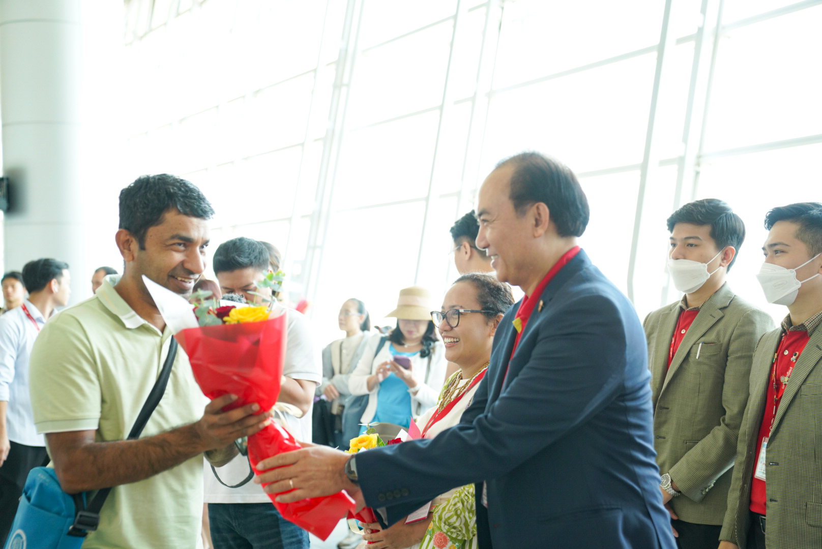 Vietjet បើកជើងហោះហើរត្រង់ពីហ្សាកាតាទៅកាន់ទីក្រុងហូជីមិញ ផ្សព្វផ្សាយទេសចរណ៍រវាងទីក្រុងទាំងពីរ - រូបថត ៣. Vietjet mở đường bay thẳng từ Jakarta đến TP.HCM, thúc đẩy du lịch giữa 2 thành phố - Ảnh 3.