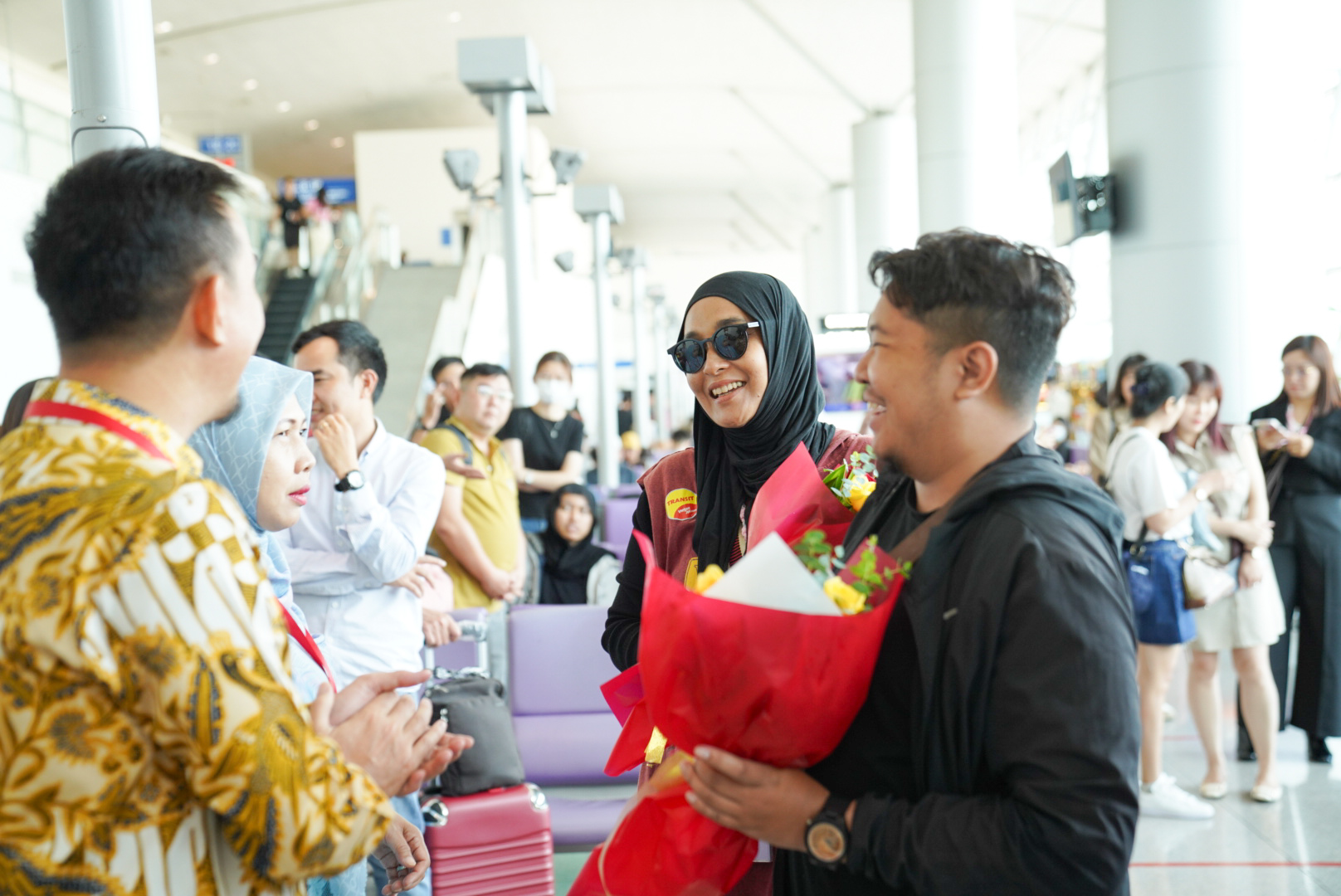 Vietjet បើកជើងហោះហើរត្រង់ពីហ្សាកាតាទៅកាន់ទីក្រុងហូជីមិញ ផ្សព្វផ្សាយទេសចរណ៍រវាងទីក្រុងទាំងពីរ - រូបថត ៤. Vietjet mở đường bay thẳng từ Jakarta đến TP.HCM, thúc đẩy du lịch giữa 2 thành phố - Ảnh 4.