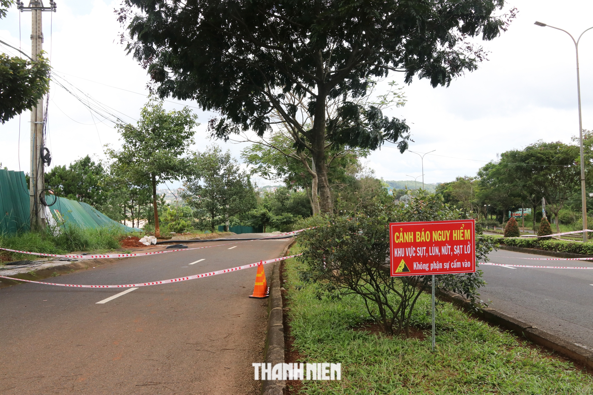 Cận cảnh tuyến QL14, đoạn qua TP.Gia Nghĩa, tỉnh Đắk Nông nứt gãy ngày càng nghiêm trọng - Ảnh 10.