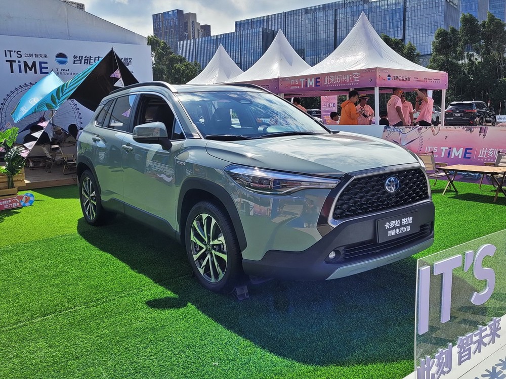 Toyota Corolla Cross 2024 động cơ 2.0 Hybrid có giá từ 462 triệu đồng