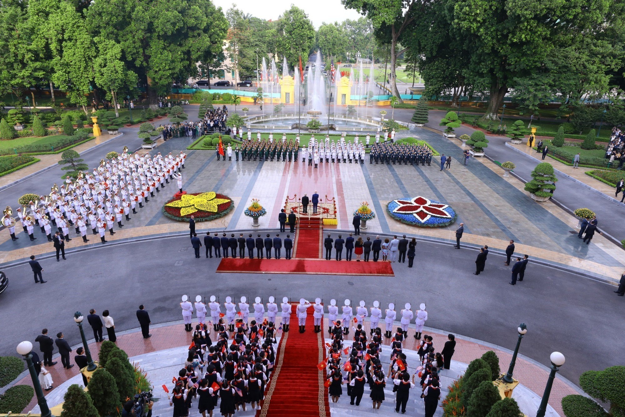Tổng Bí thư Nguyễn Phú Trong đón chính thức Tổng thống Mỹ Joe Biden - Ảnh 1.