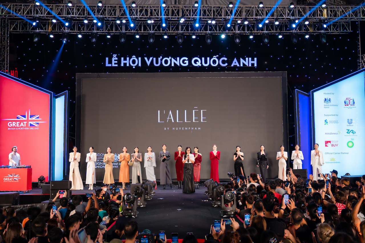 6 nhà thiết kế Việt tham gia trình diễn thời trang tại Lễ hội Vương quốc Anh - Ảnh 7.
