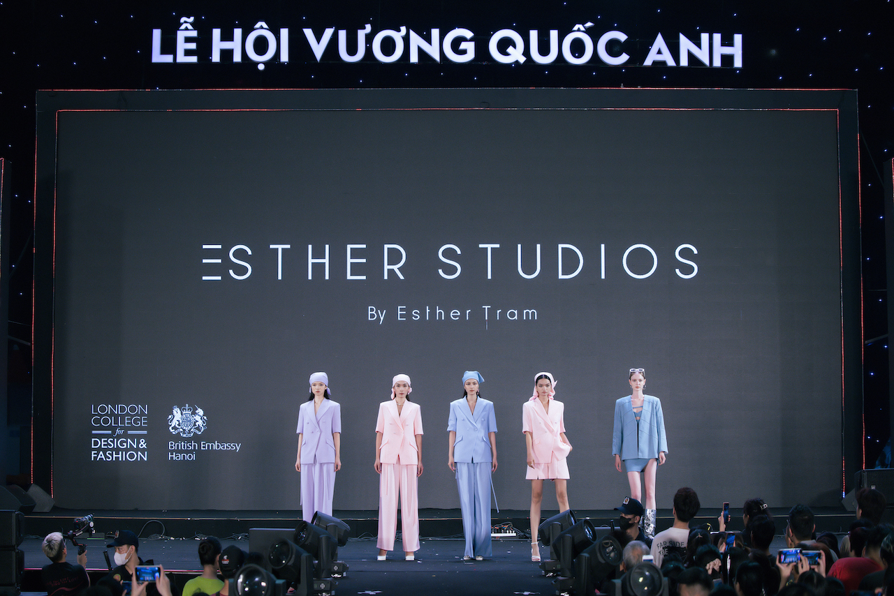 6 nhà thiết kế Việt tham gia trình diễn thời trang tại Lễ hội Vương quốc Anh - Ảnh 9.