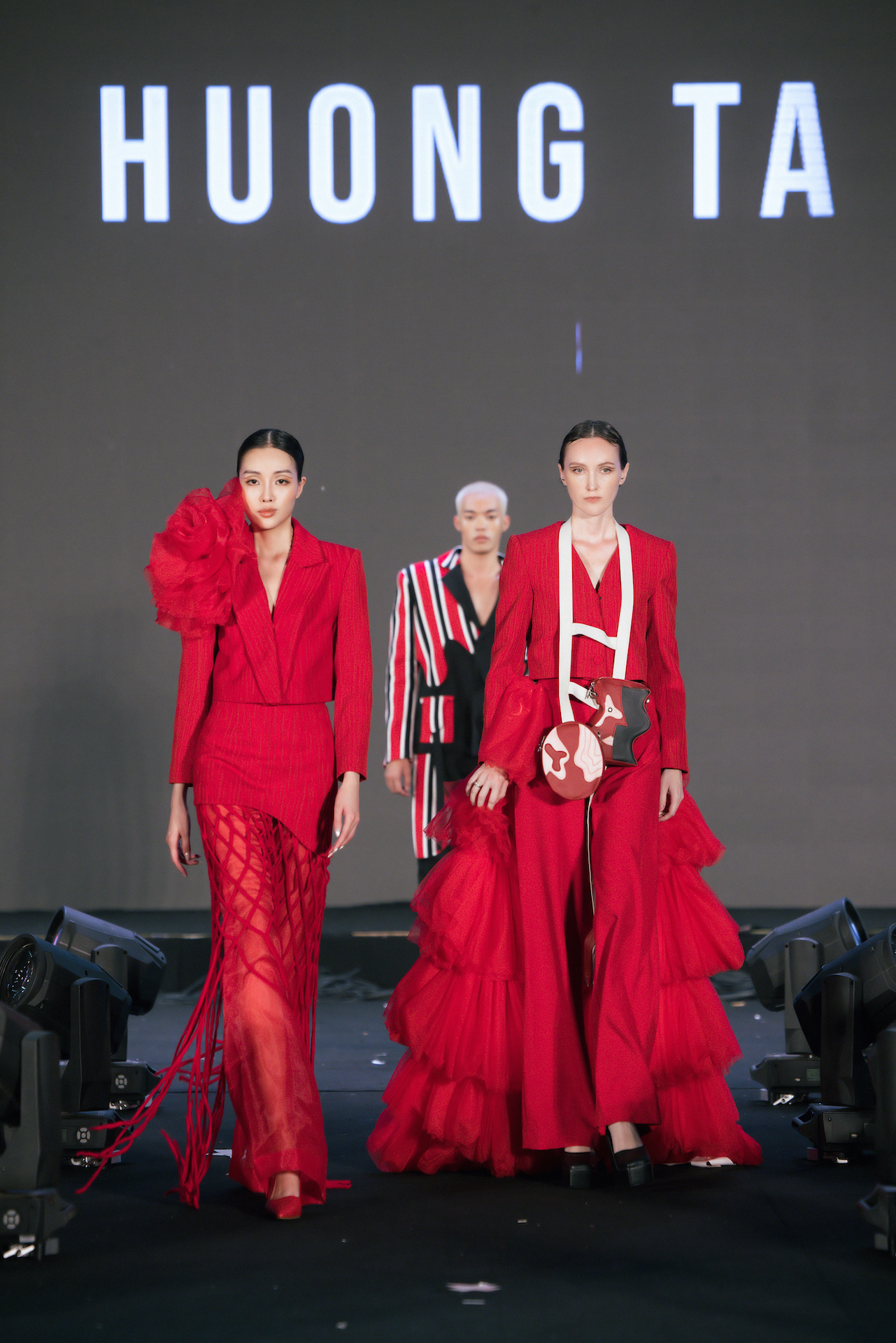 6 nhà thiết kế Việt tham gia trình diễn thời trang tại Lễ hội Vương quốc Anh - Ảnh 12.