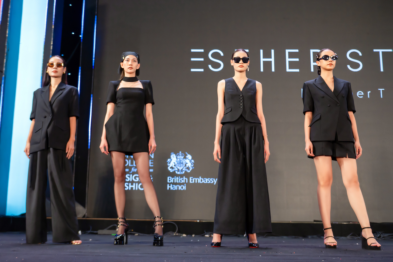 6 nhà thiết kế Việt tham gia trình diễn thời trang tại Lễ hội Vương quốc Anh - Ảnh 10.
