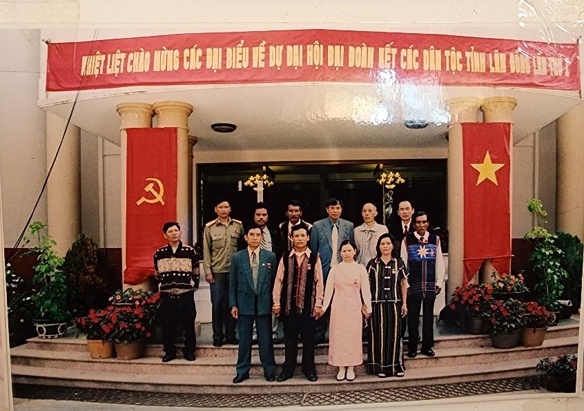 Niềm tự hào của Liêng Bông - Ảnh 8. Niềm tự hào của Liêng Bông - Ảnh 8.