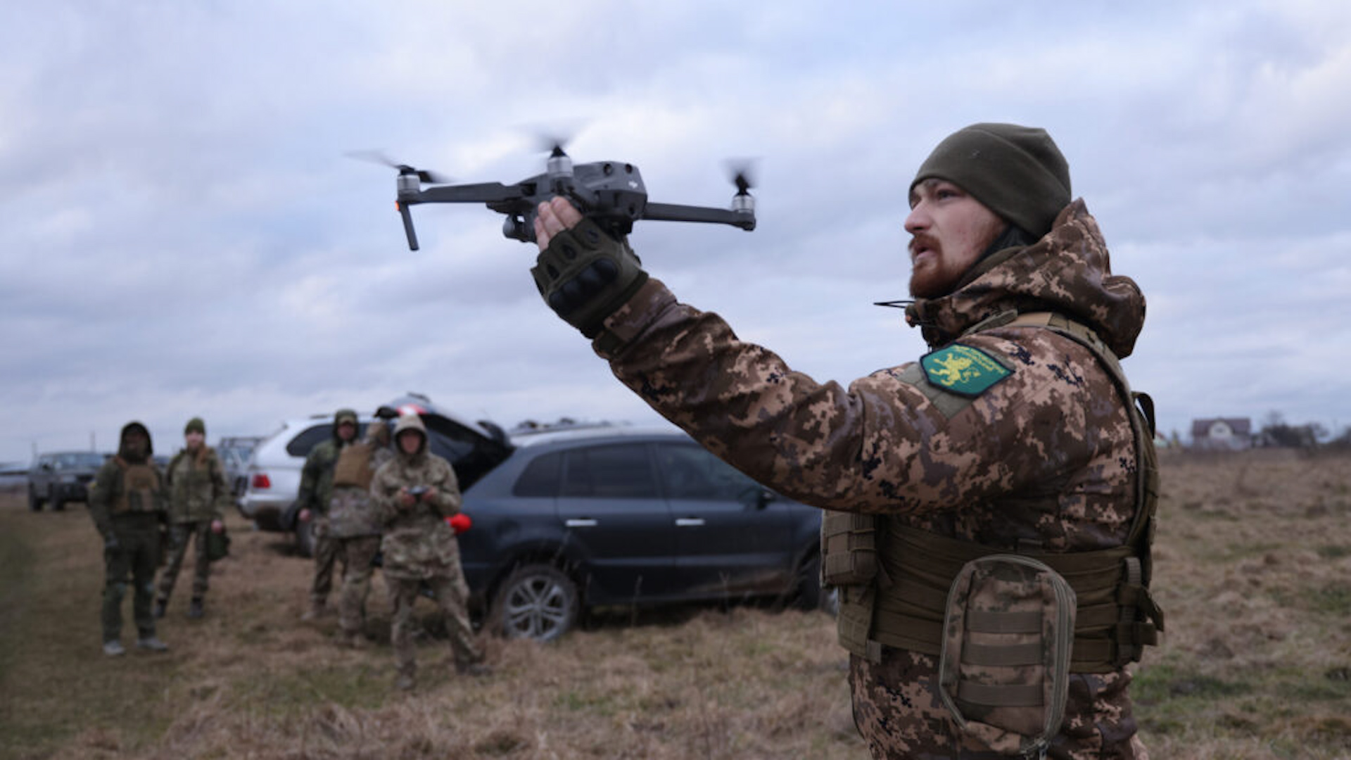 Nga và Ukraine đang ‘lấp đầy’ bầu trời bằng máy bay không người lái - Ảnh 1.