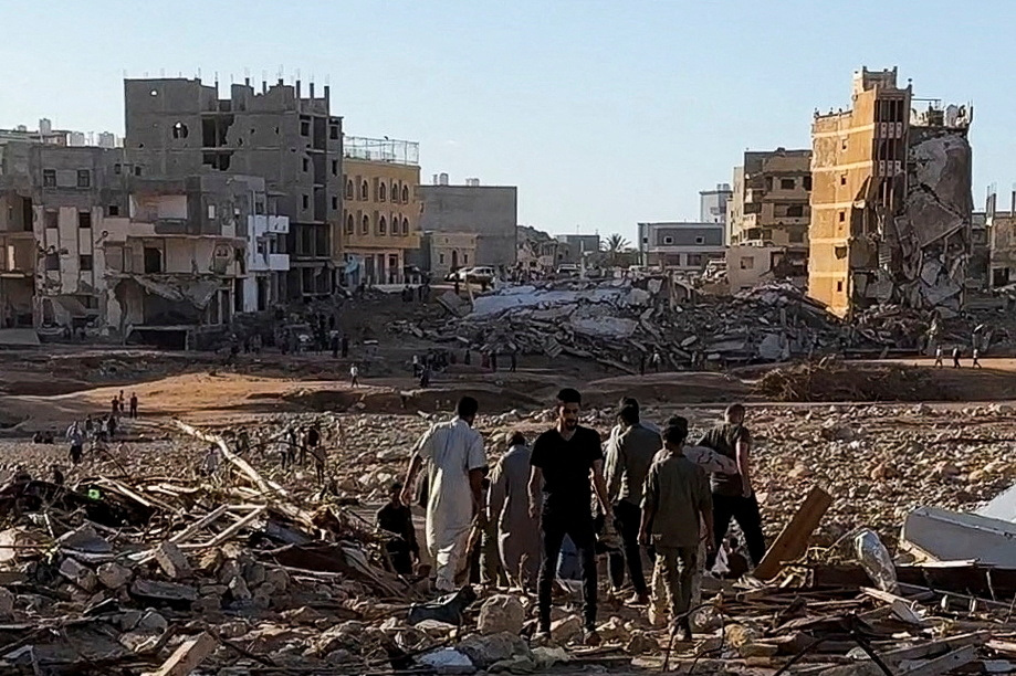 Thành phố đổ nát, 10.000 người có thể mất tích sau lũ lụt ở Libya - Ảnh 1.