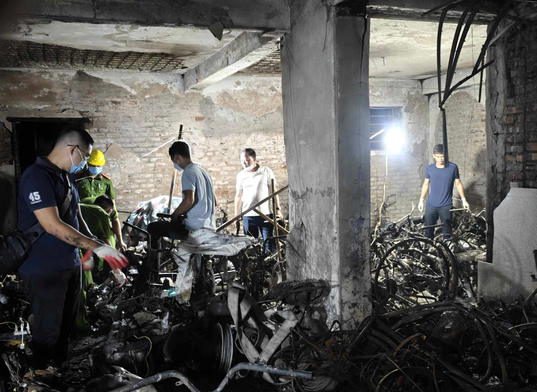 Ám ảnh bên trong chung cư mini bị cháy ở Hà Nội khiến nhiều người thiệt mạng - Ảnh 4.