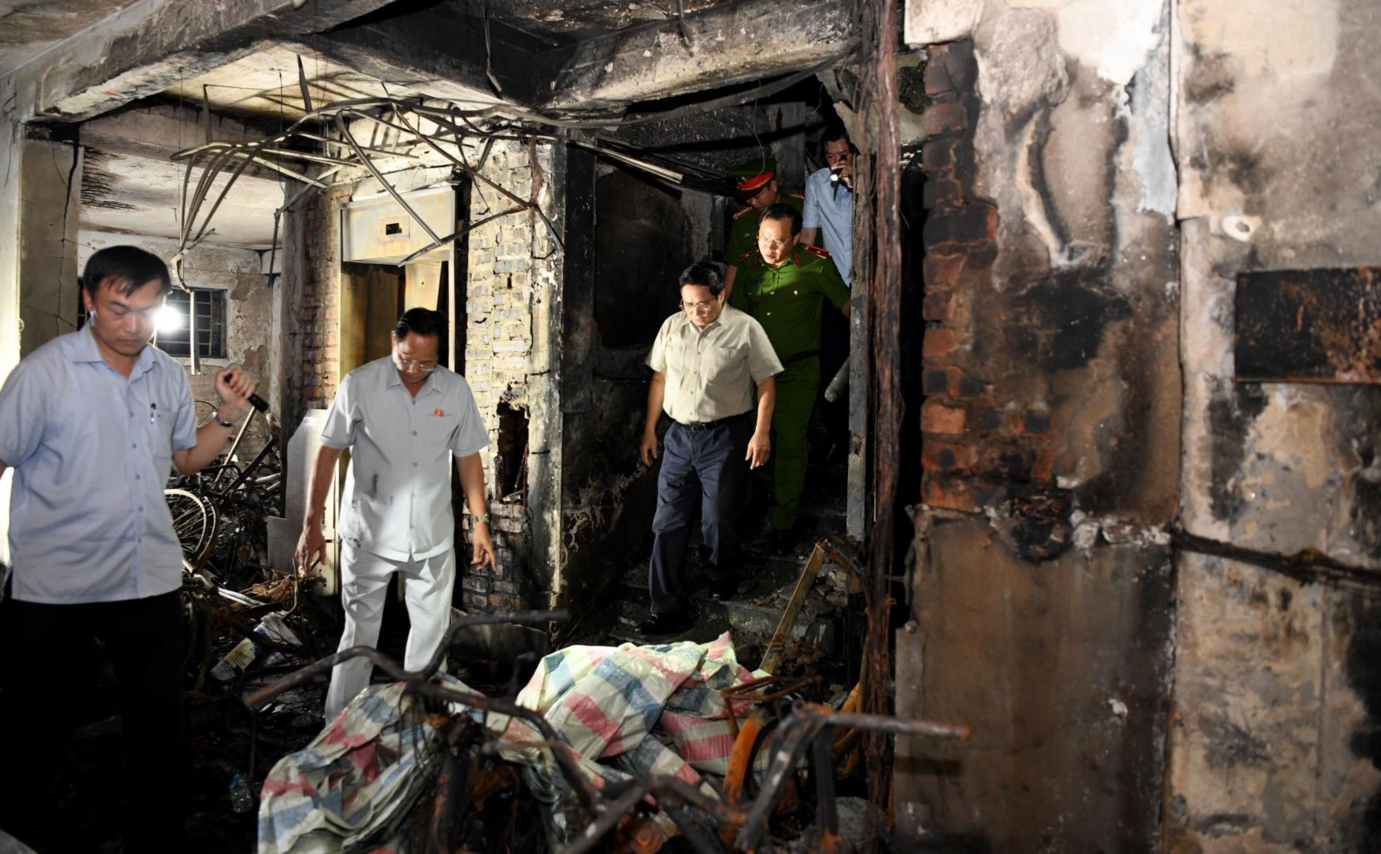 Ám ảnh bên trong chung cư mini bị cháy ở Hà Nội khiến nhiều người thiệt mạng - Ảnh 1.
