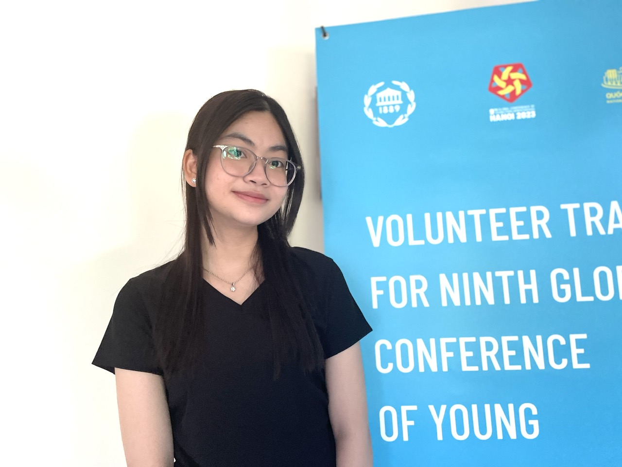 Nữ sinh ít tuổi nhất tình nguyện phục vụ Hội nghị Nghị sĩ trẻ toàn cầu - Ảnh 2.