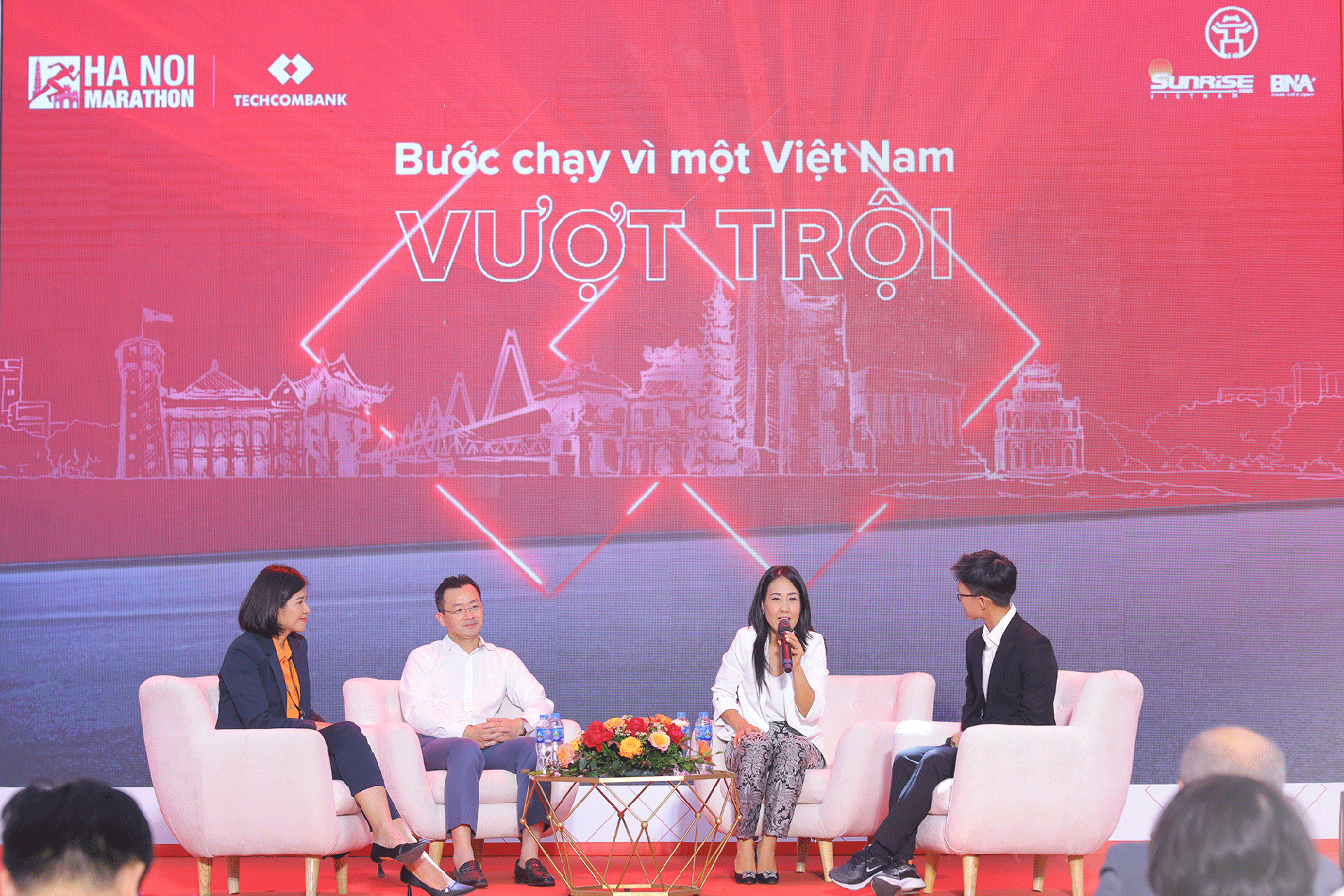 Hà Nội Marathon Techcombank 2023: Bước chạy vì một Việt Nam vượt trội - Ảnh 5.