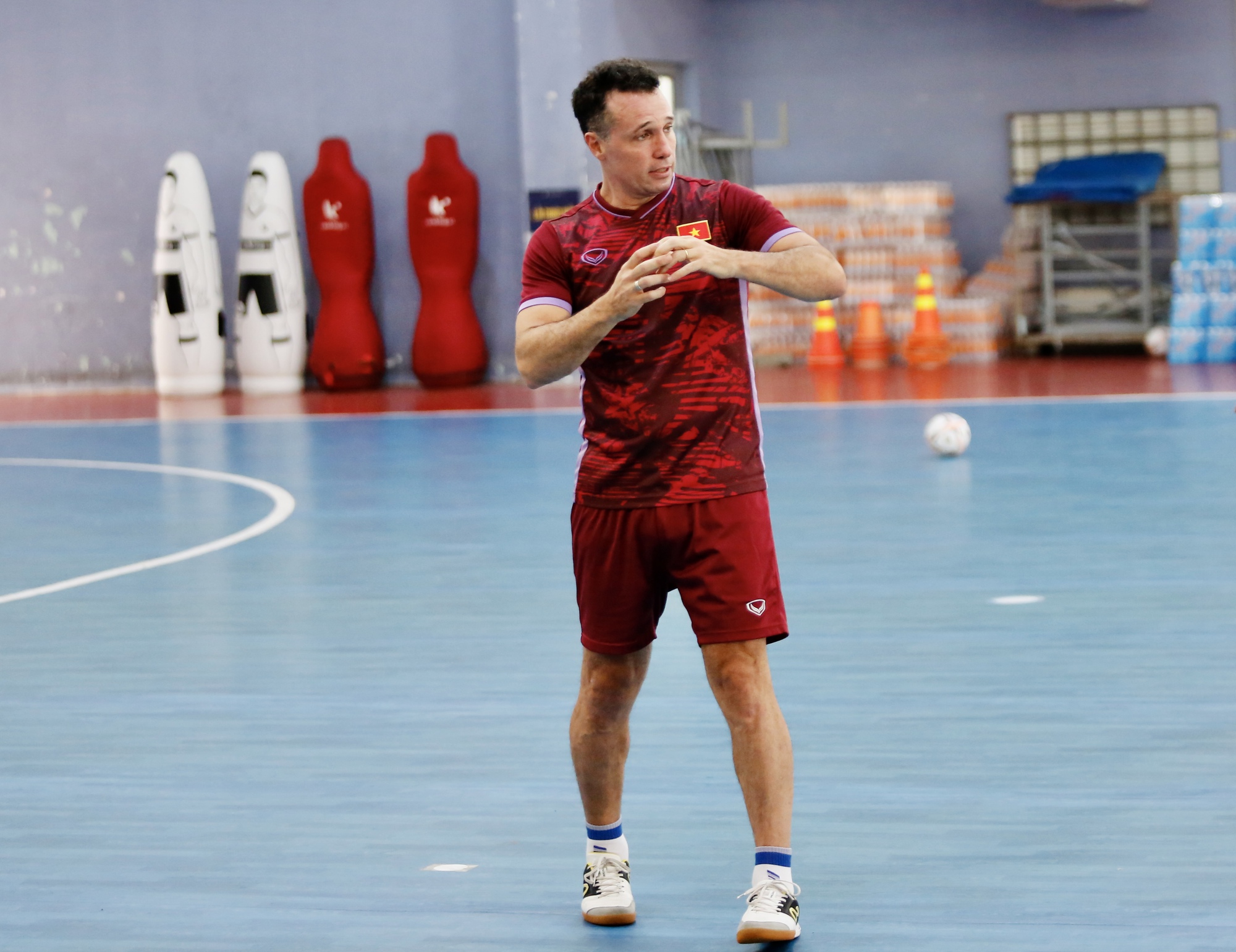 Hòa đối thủ mạnh từ châu Âu, đội tuyển futsal Việt Nam được khen ngợi - Ảnh 3.