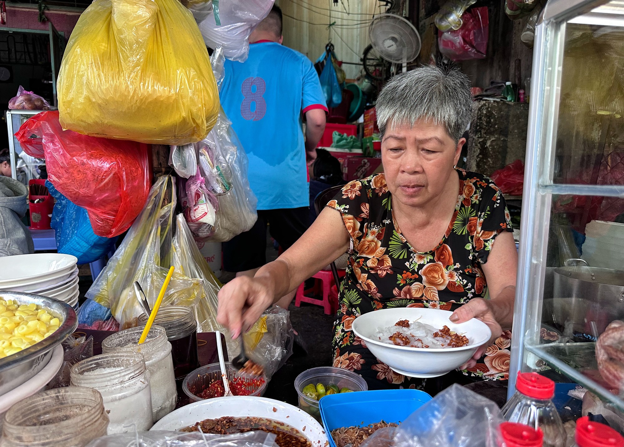 Quán bình dân, giá vừa túi tiền ở TP.HCM: Hủ tiếu dì Hai '5.000 đồng ...