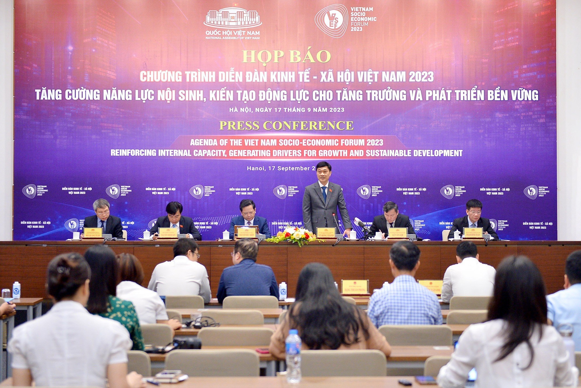 'Việt Nam là điểm sáng trong bức tranh xám màu kinh tế thế giới' - Ảnh 2. 'Việt Nam là điểm sáng trong bức tranh xám màu kinh tế thế giới' - Ảnh 2.