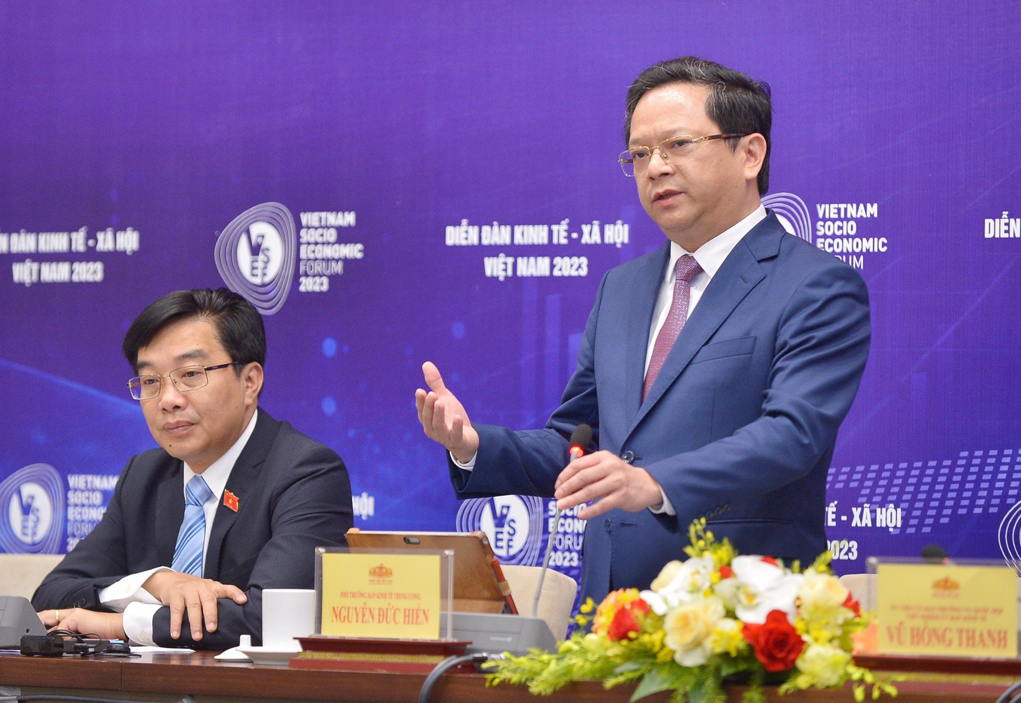 'Việt Nam là điểm sáng trong bức tranh xám màu kinh tế thế giới' - Ảnh 3. 'Việt Nam là điểm sáng trong bức tranh xám màu kinh tế thế giới' - Ảnh 3.