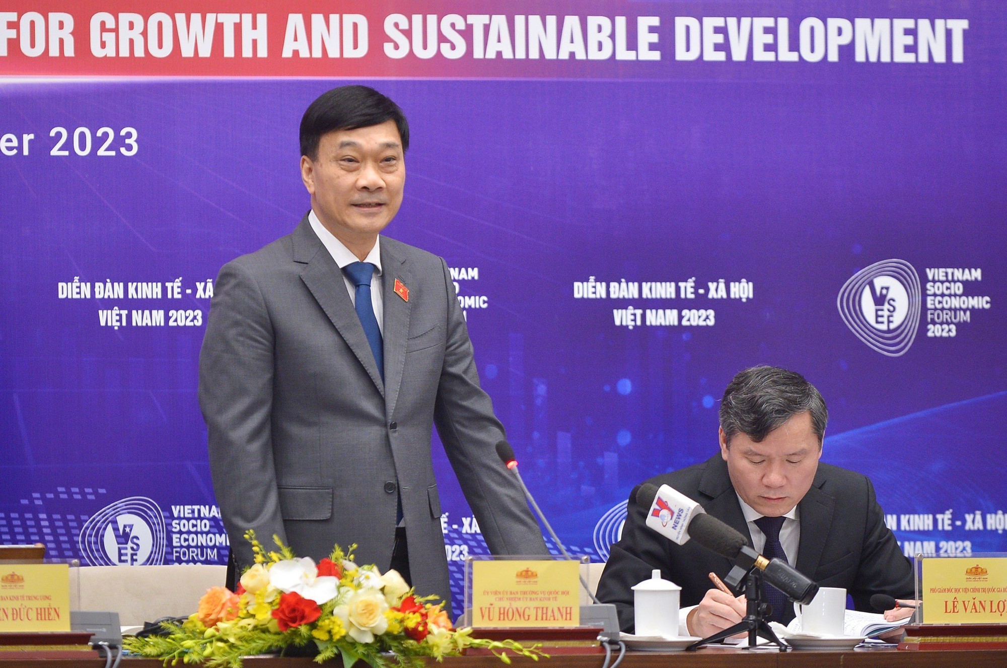 'Việt Nam là điểm sáng trong bức tranh xám màu kinh tế thế giới' - Ảnh 1. 'Việt Nam là điểm sáng trong bức tranh xám màu kinh tế thế giới' - Ảnh 1.
