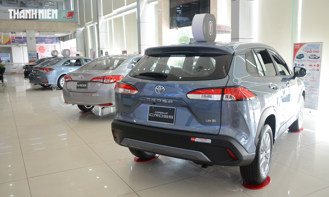 SUV đô thị: Toyota Corolla Cross ‘bùng nổ’ trong tháng Ngâu, VinFast bất ngờ ‘ém’ doanh số - Ảnh 2.