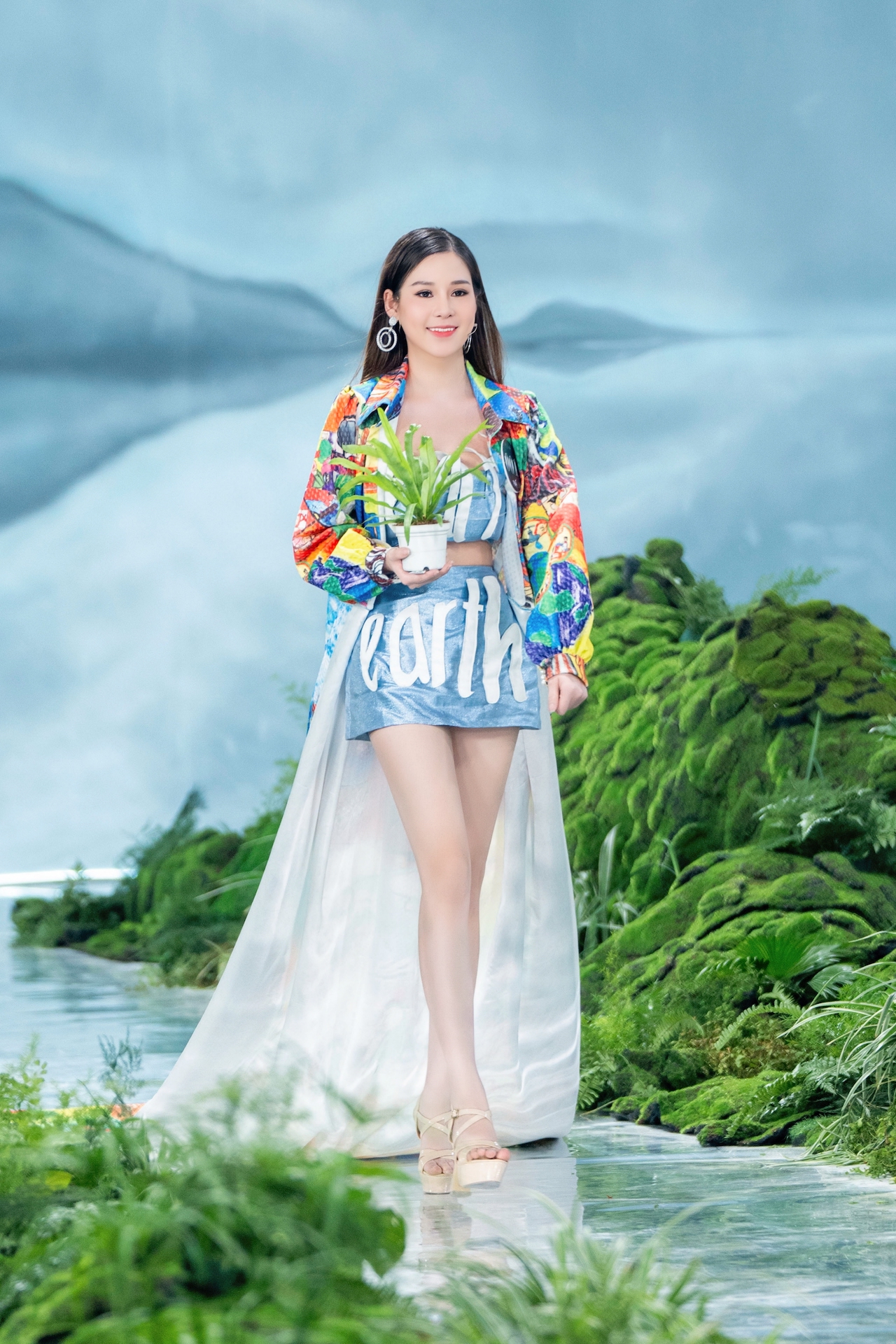 Loạt thí sinh Miss Earth Vietnam 2023 trình diễn trang phục tái chế - Ảnh 10.