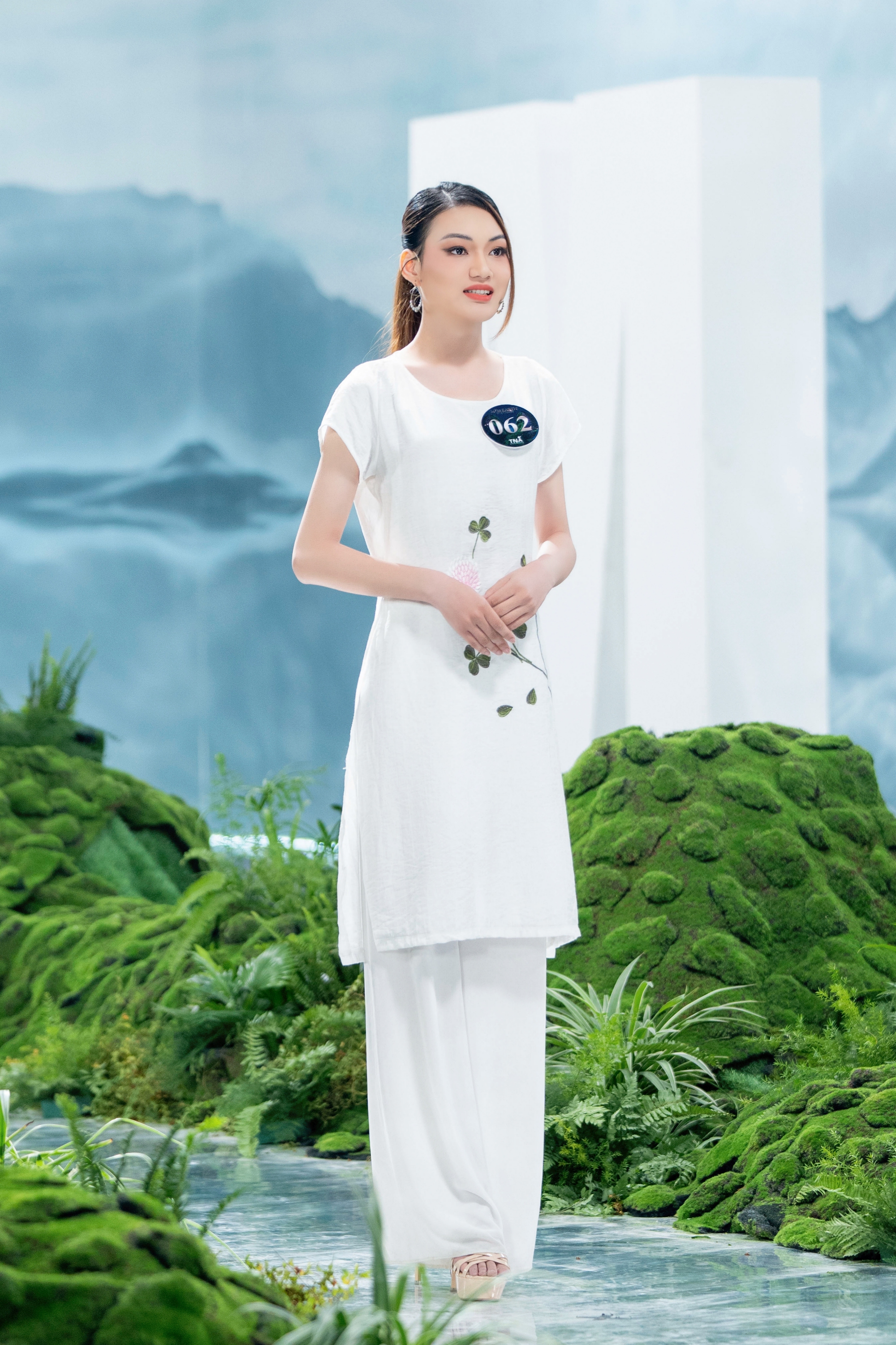 Loạt thí sinh Miss Earth Vietnam 2023 trình diễn trang phục tái chế - Ảnh 9.