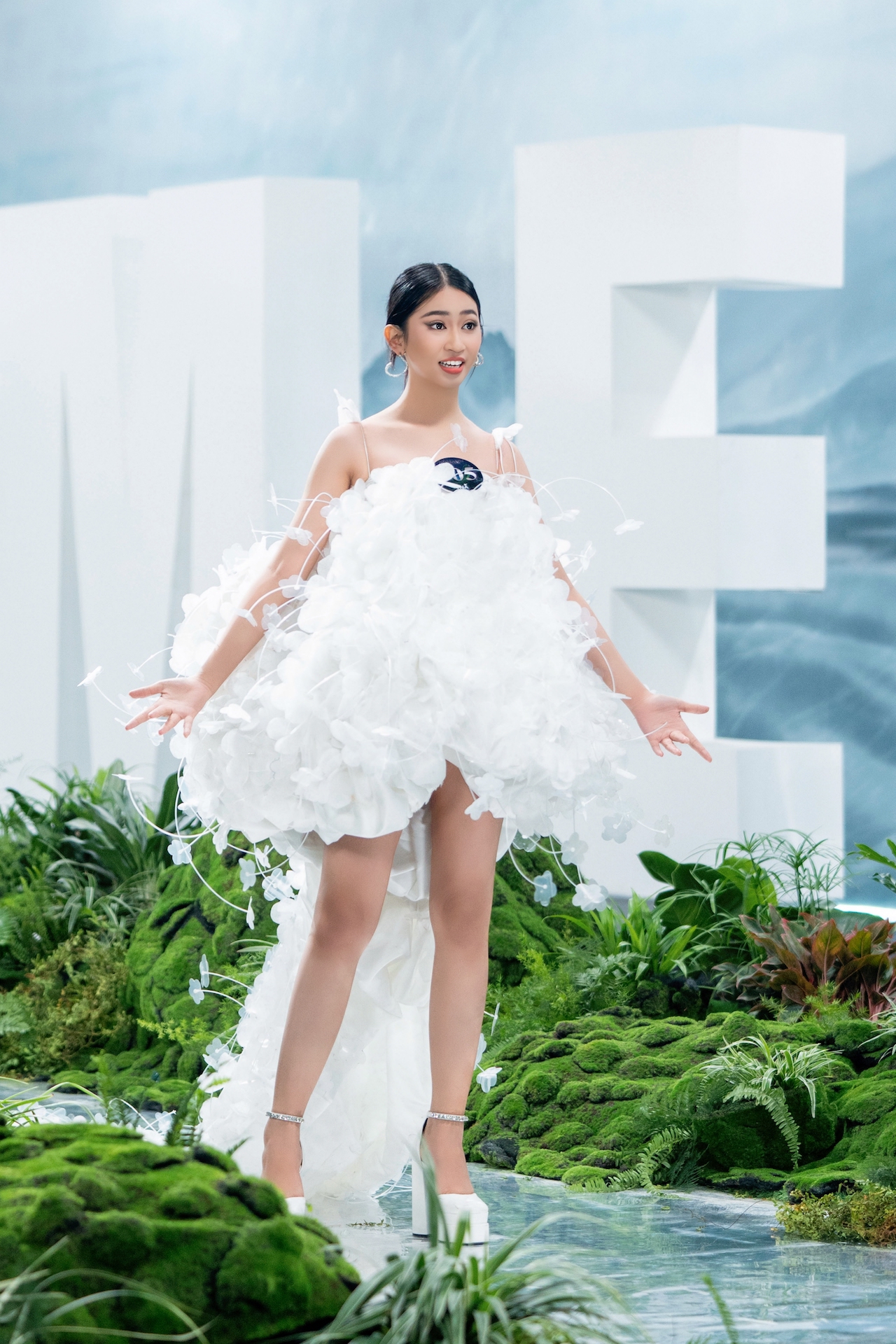 Loạt thí sinh Miss Earth Vietnam 2023 trình diễn trang phục tái chế - Ảnh 7.