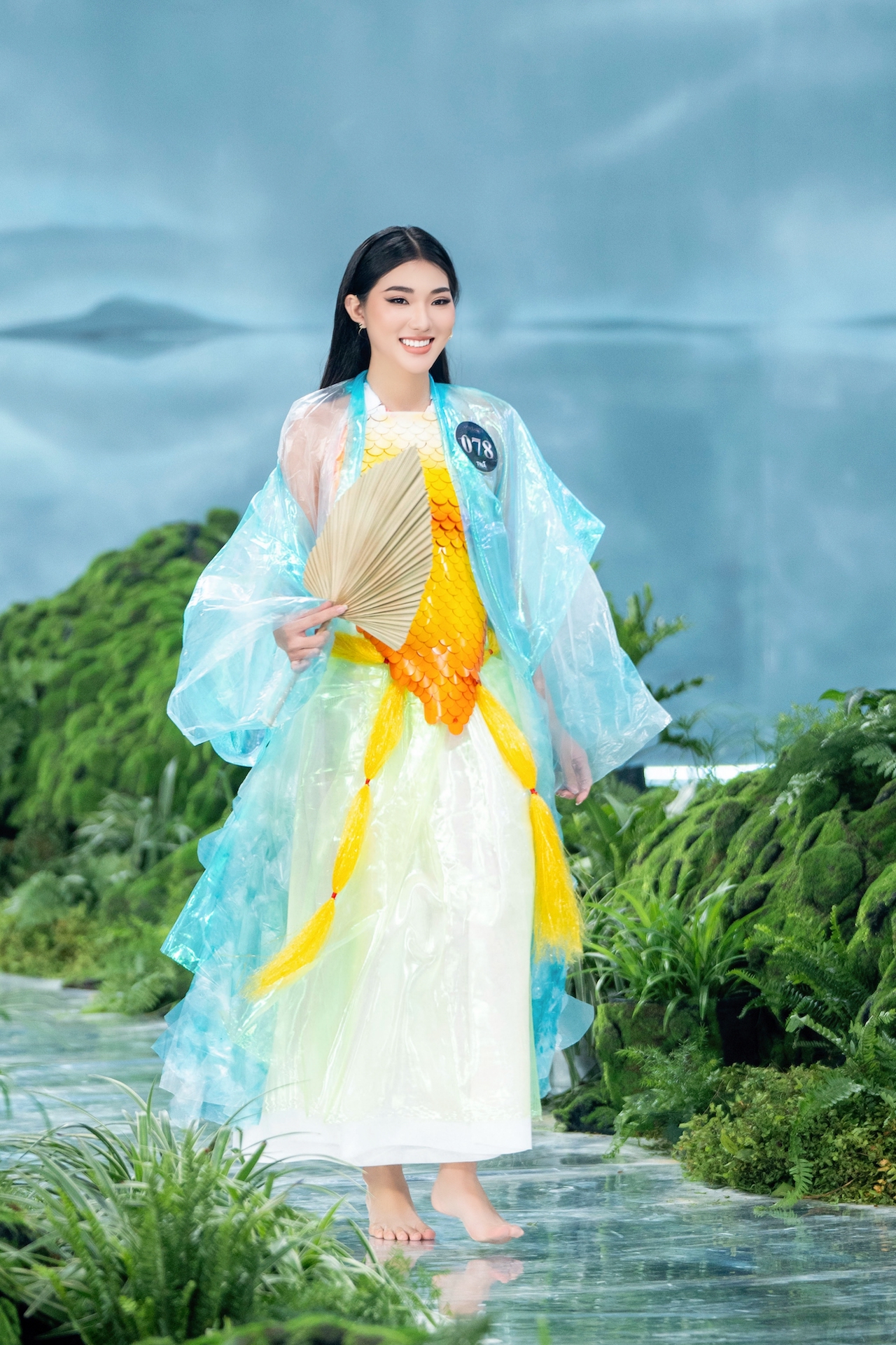 Loạt thí sinh Miss Earth Vietnam 2023 trình diễn trang phục tái chế - Ảnh 8.