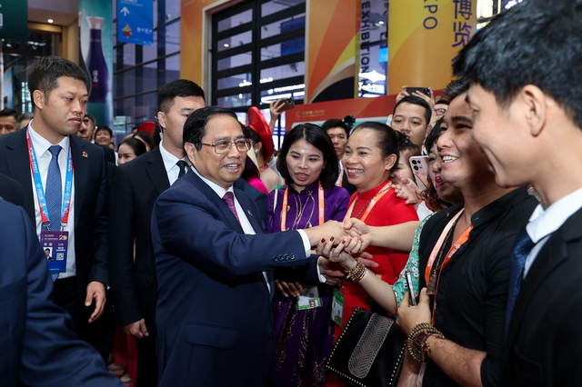 Thủ tướng: Mong Việt Nam trở thành điểm trung chuyển hàng hóa giữa ASEAN - Trung Quốc - Ảnh 2.