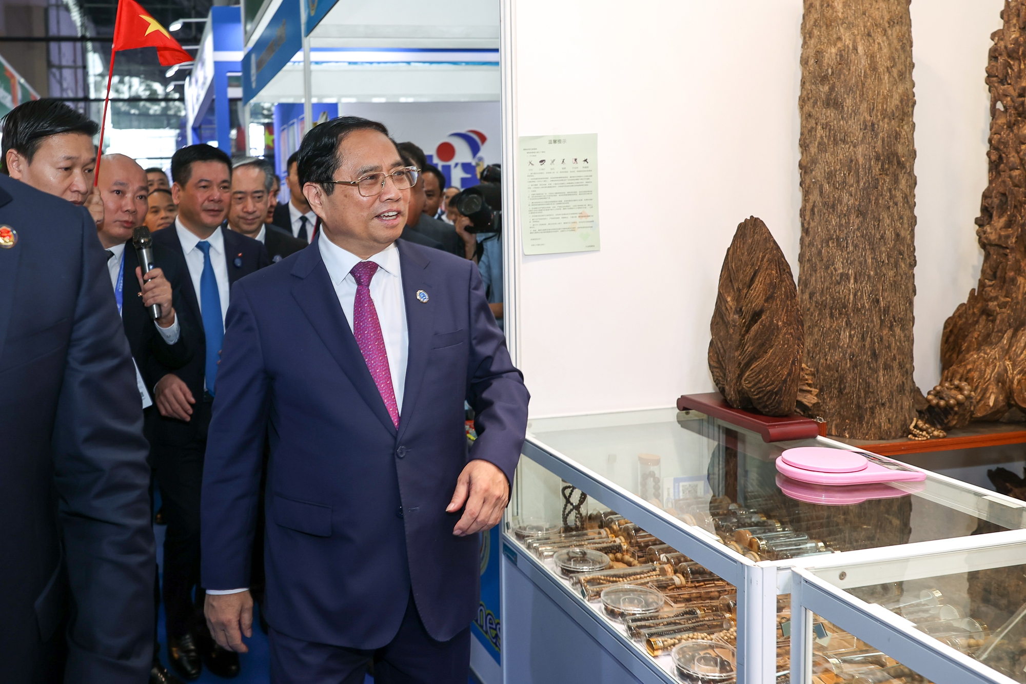 Thủ tướng: Mong Việt Nam trở thành điểm trung chuyển hàng hóa giữa ASEAN - Trung Quốc - Ảnh 6.