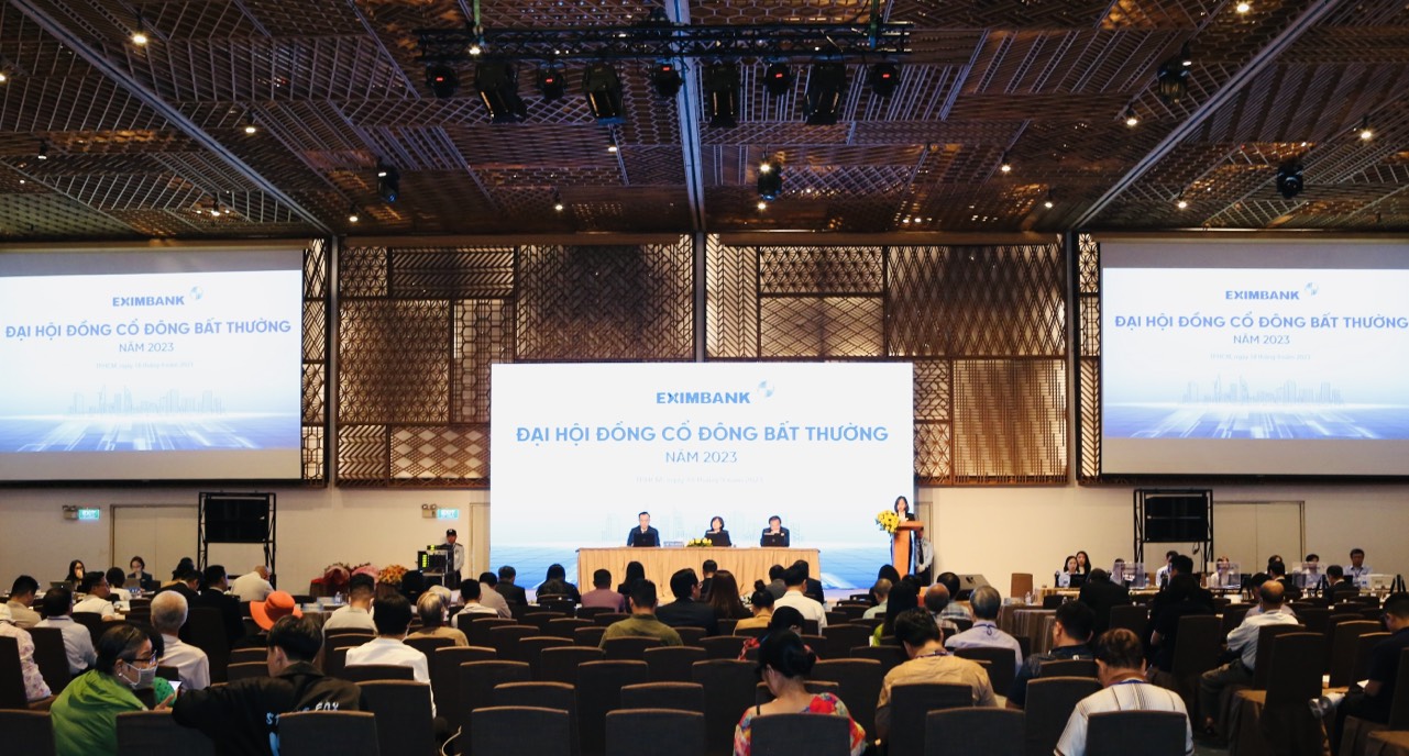 Eximbank suma 2 miembros, perfeccionando el Consejo Directivo para el 7º periodo - Foto 2. Eximbank bổ sung 2 thành viên, kiện toàn HĐQT nhiệm kỳ VII - Ảnh 2.