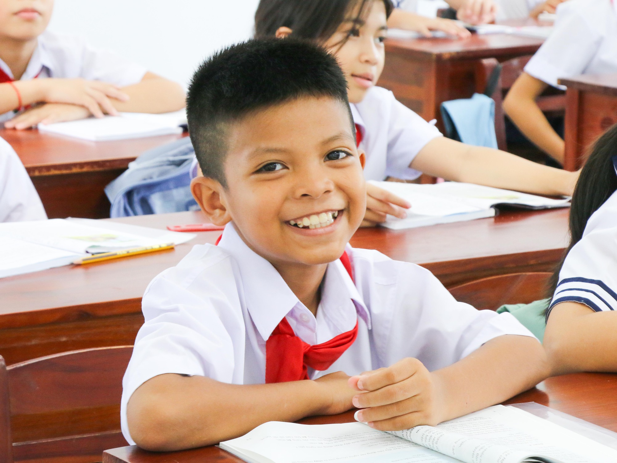 Trường học xây mới 25 tỉ: Cô giáo vỡ òa hạnh phúc khi học sinh đi học - Ảnh 6.