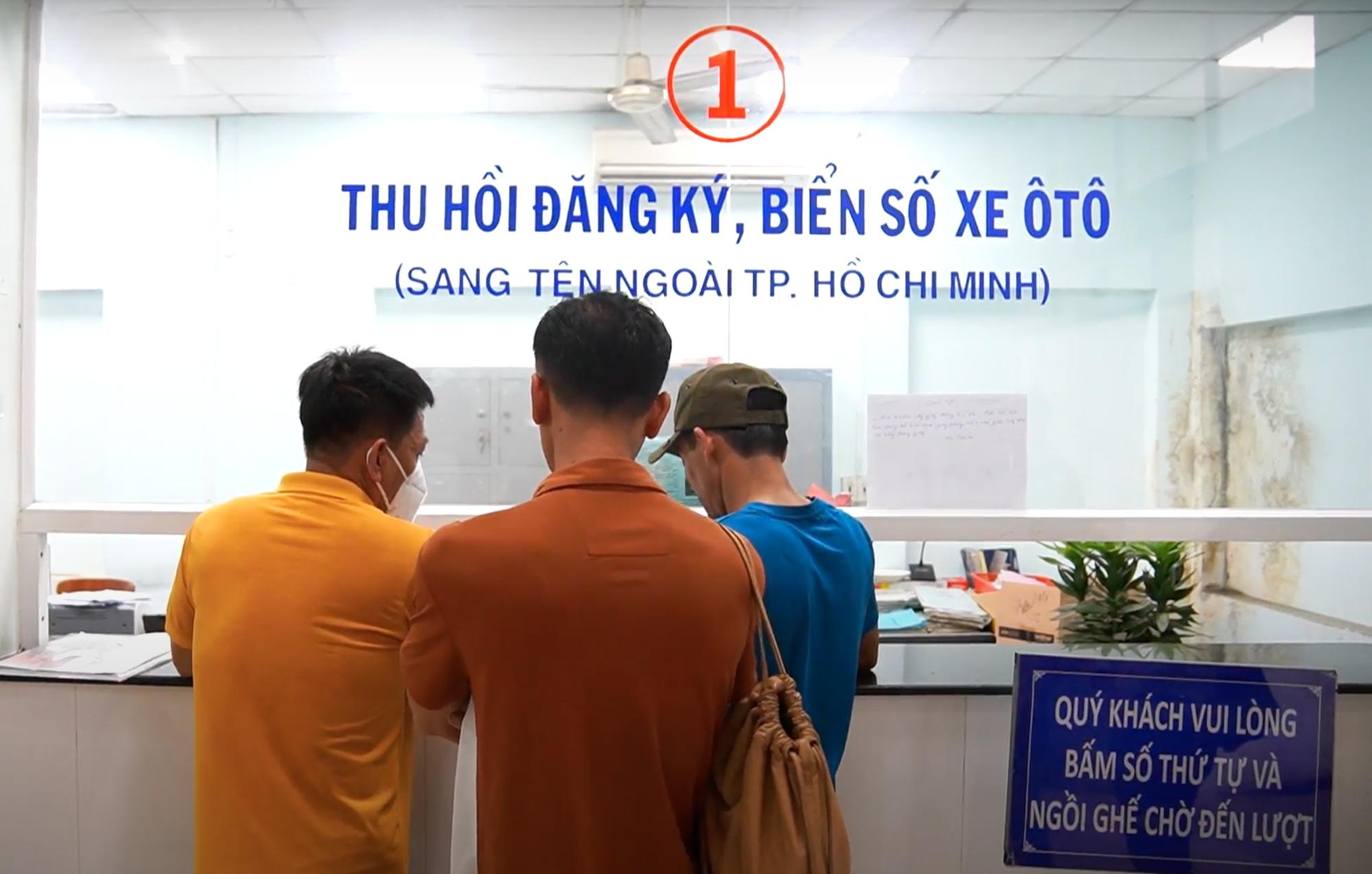 Biển số định danh: Cách làm thủ tục thu hồi đăng ký xe để không bị phạt - Ảnh 2.