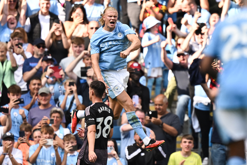 Ngoại hạng Anh: Haaland lập hat-trick, Man City nối dài mạch trận toàn thắng