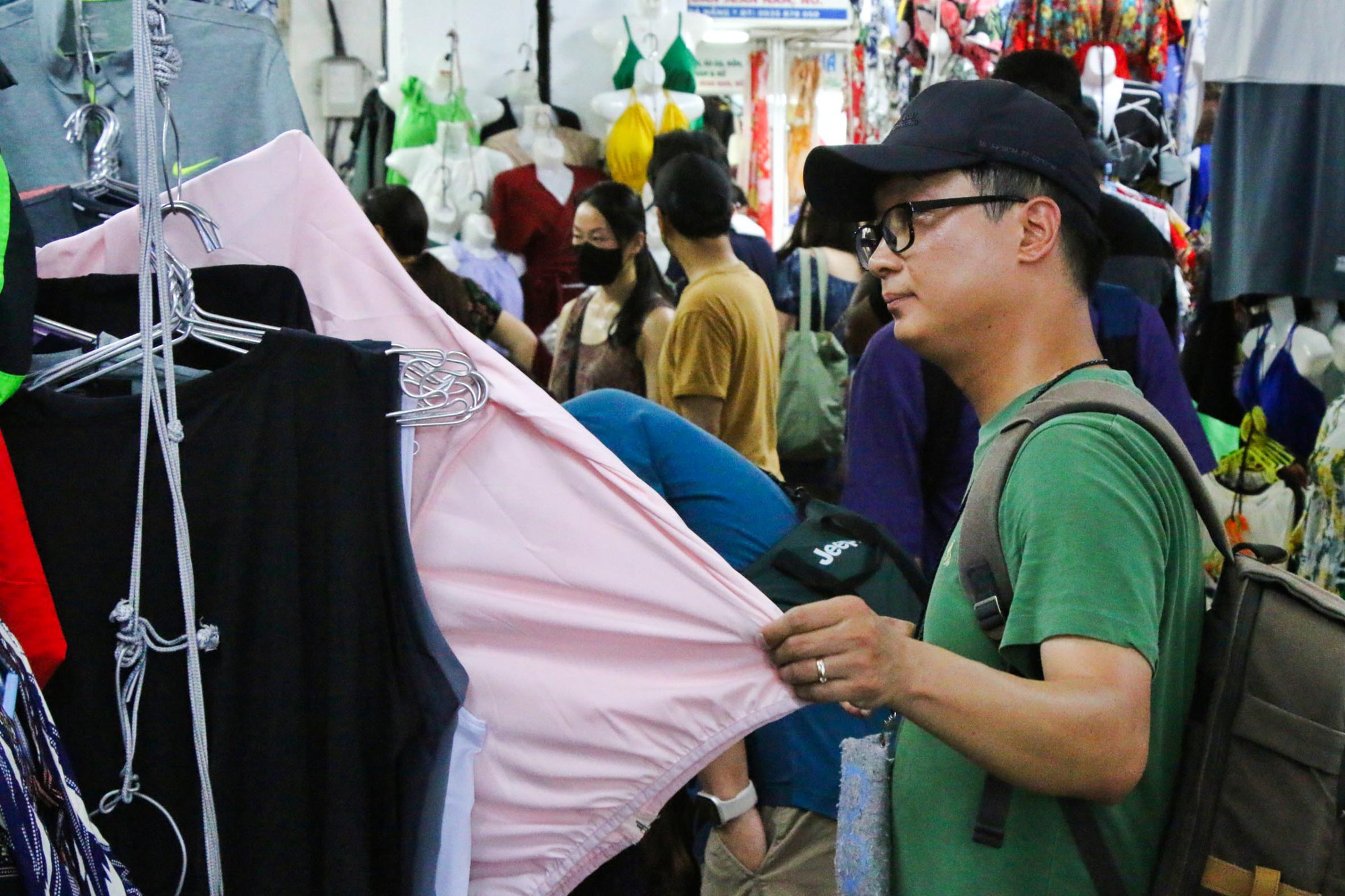 'Chợ quốc tế' ở Đà Nẵng tấp nập du khách mua sắm dịp lễ Quốc khánh 2.9 - Ảnh 8.