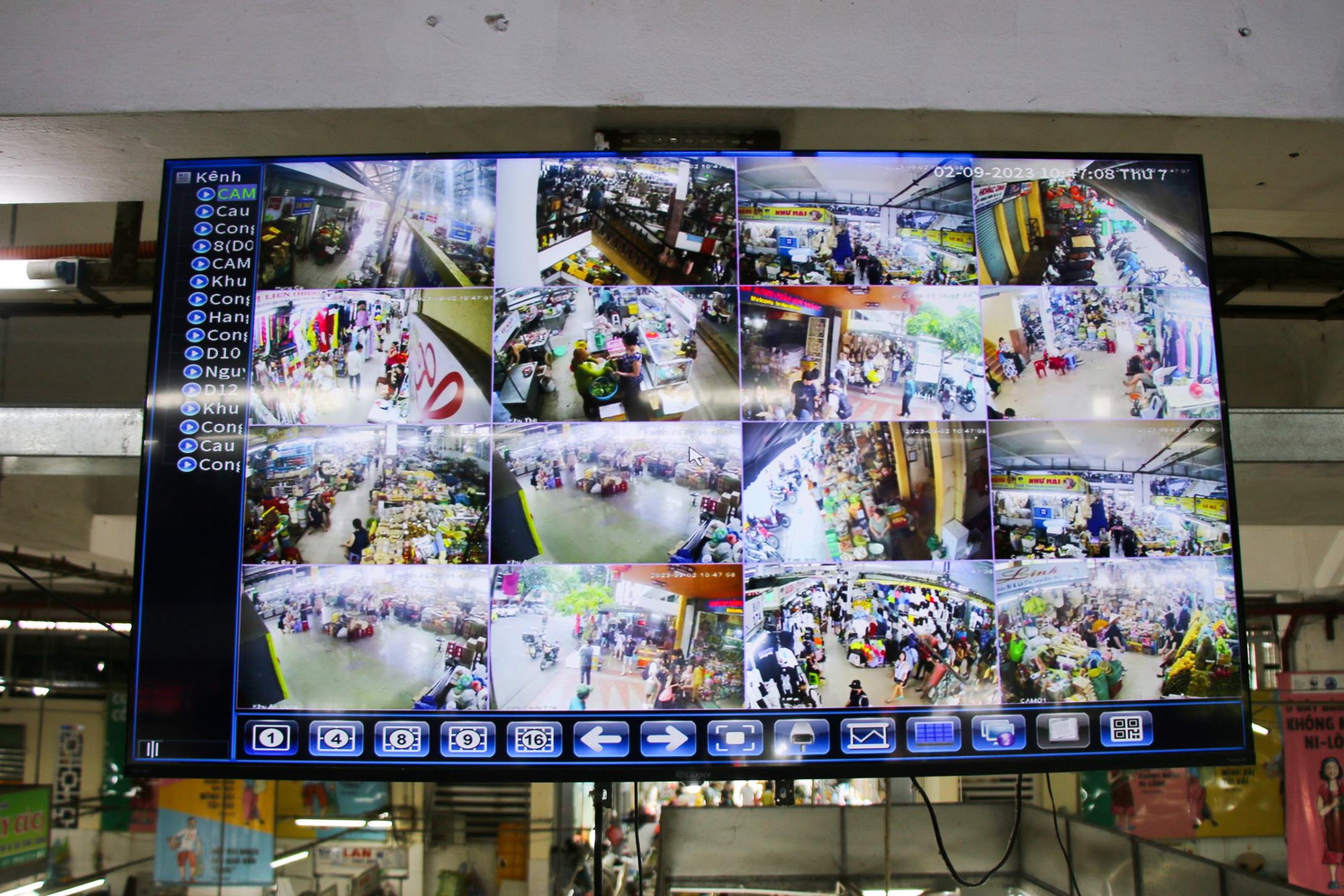 'Chợ quốc tế' ở Đà Nẵng tấp nập du khách mua sắm dịp lễ Quốc khánh 2.9 - Ảnh 6.