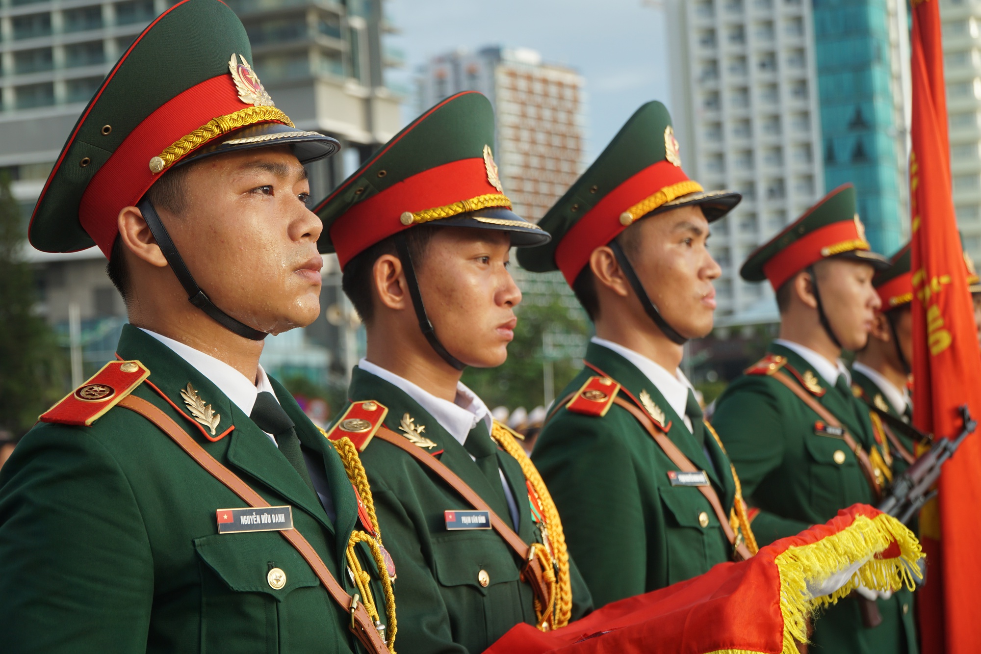 Thiêng liêng lễ thượng cờ ngày Quốc khánh tại TP.Nha Trang  - Ảnh 4.