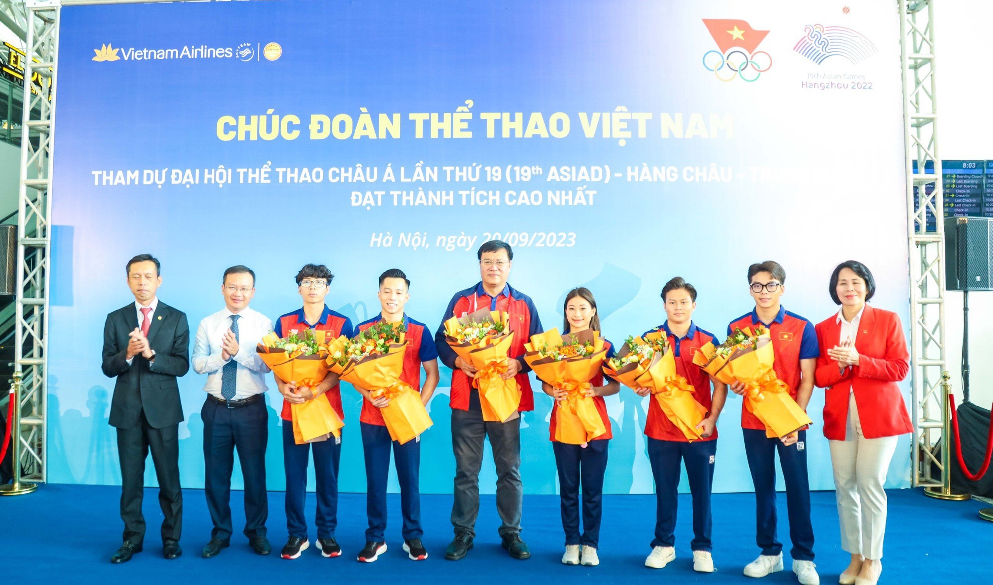 Đoàn thể thao Việt Nam lên đường dự ASIAD 19, quyết tâm vươn ra biển lớn - Ảnh 1.